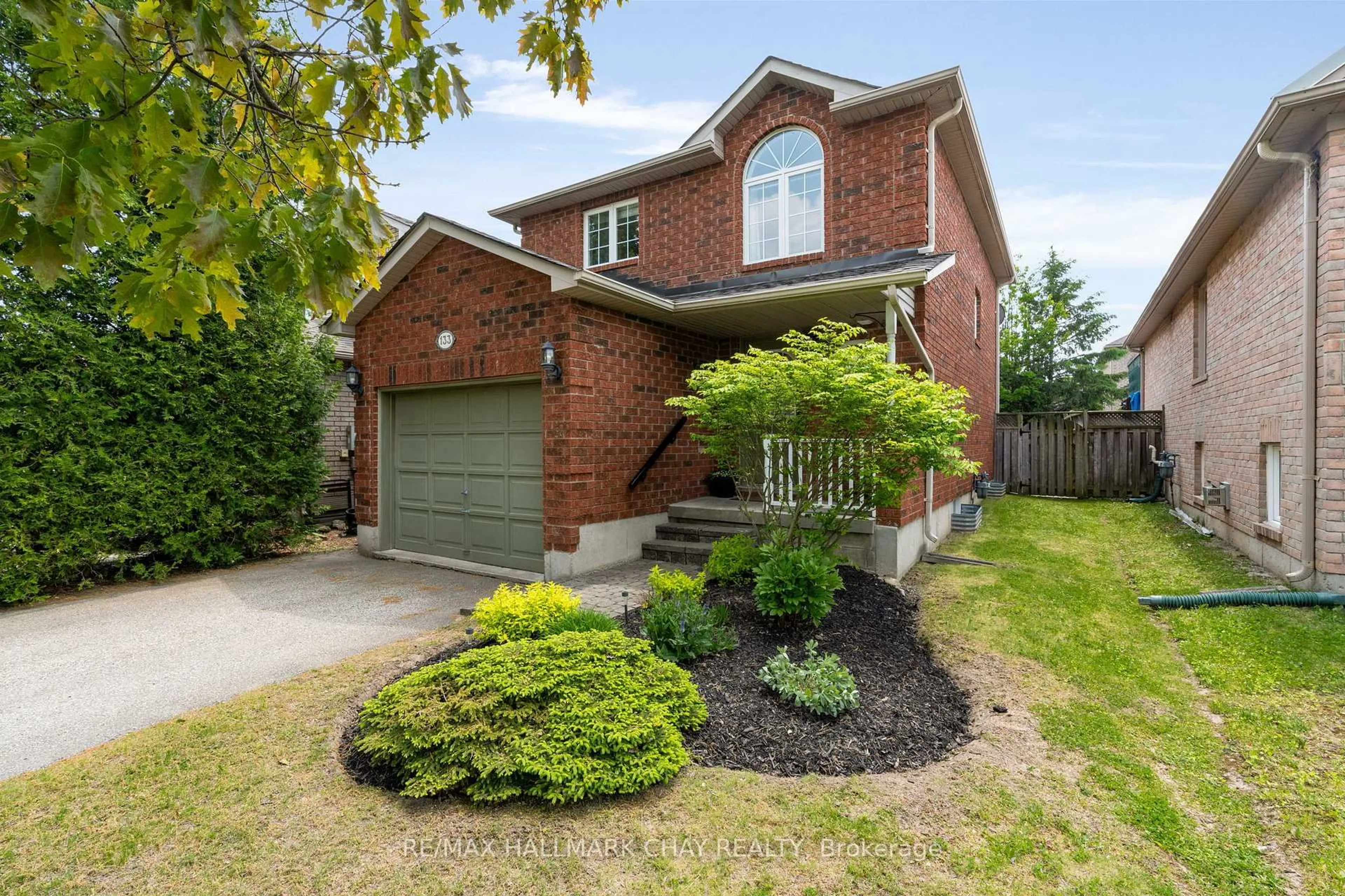 Home with brick exterior material, street for 133 Cheltenham Rd, Barrie Ontario L4M 6S6