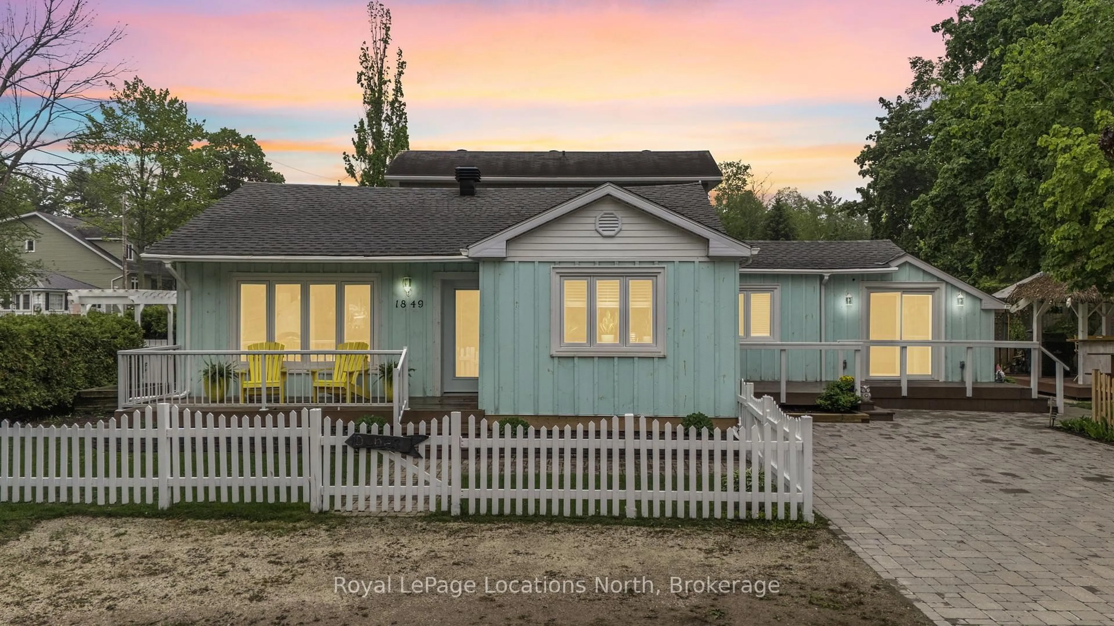 Home with vinyl exterior material, street for 1849 Shore Lane, Wasaga Beach Ontario L9Z 1V2