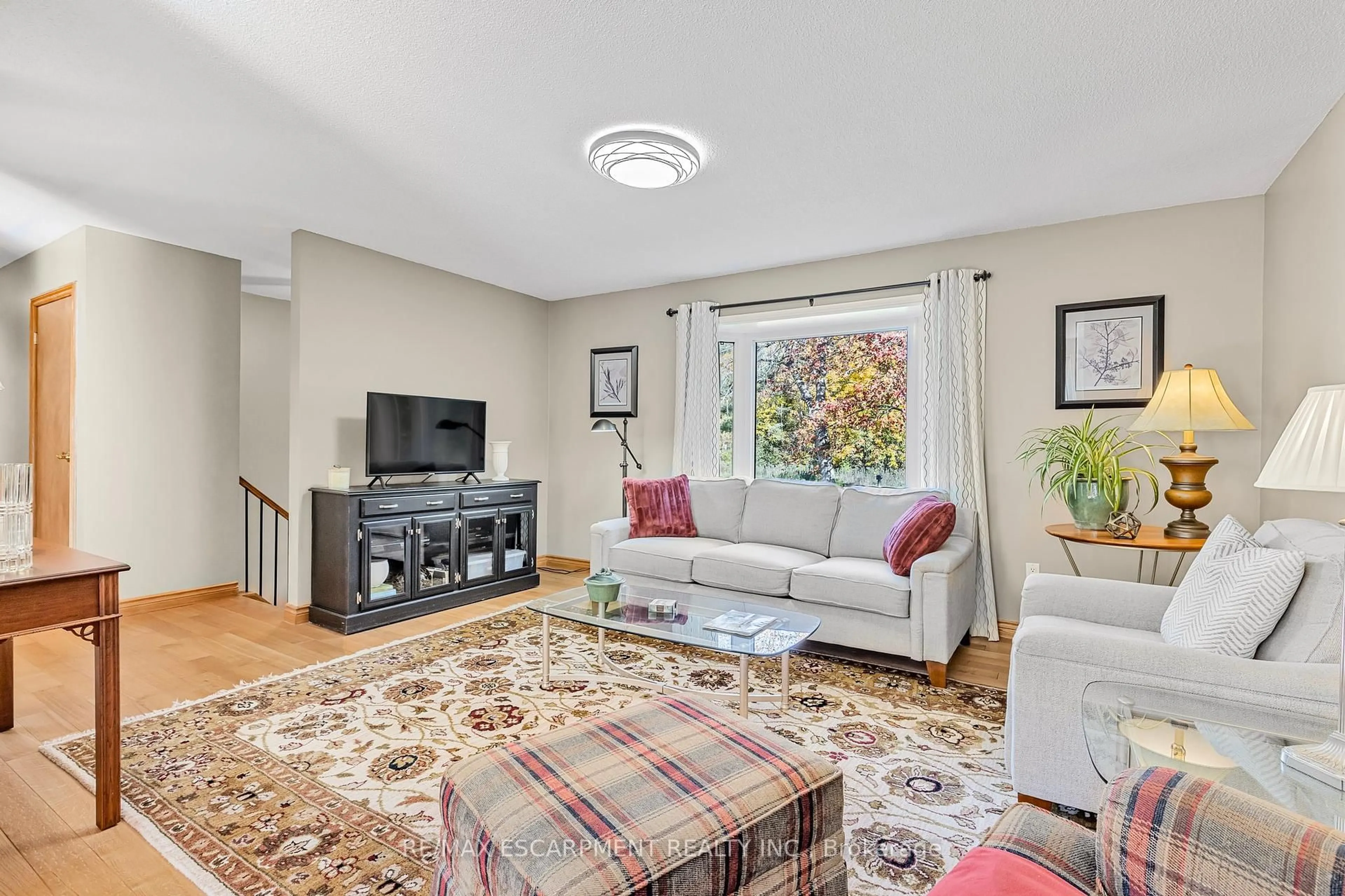 Living room with furniture, unknown for 3452 SUNNIDALE 6/7 Sdrd, Clearview Ontario L0M 1N0