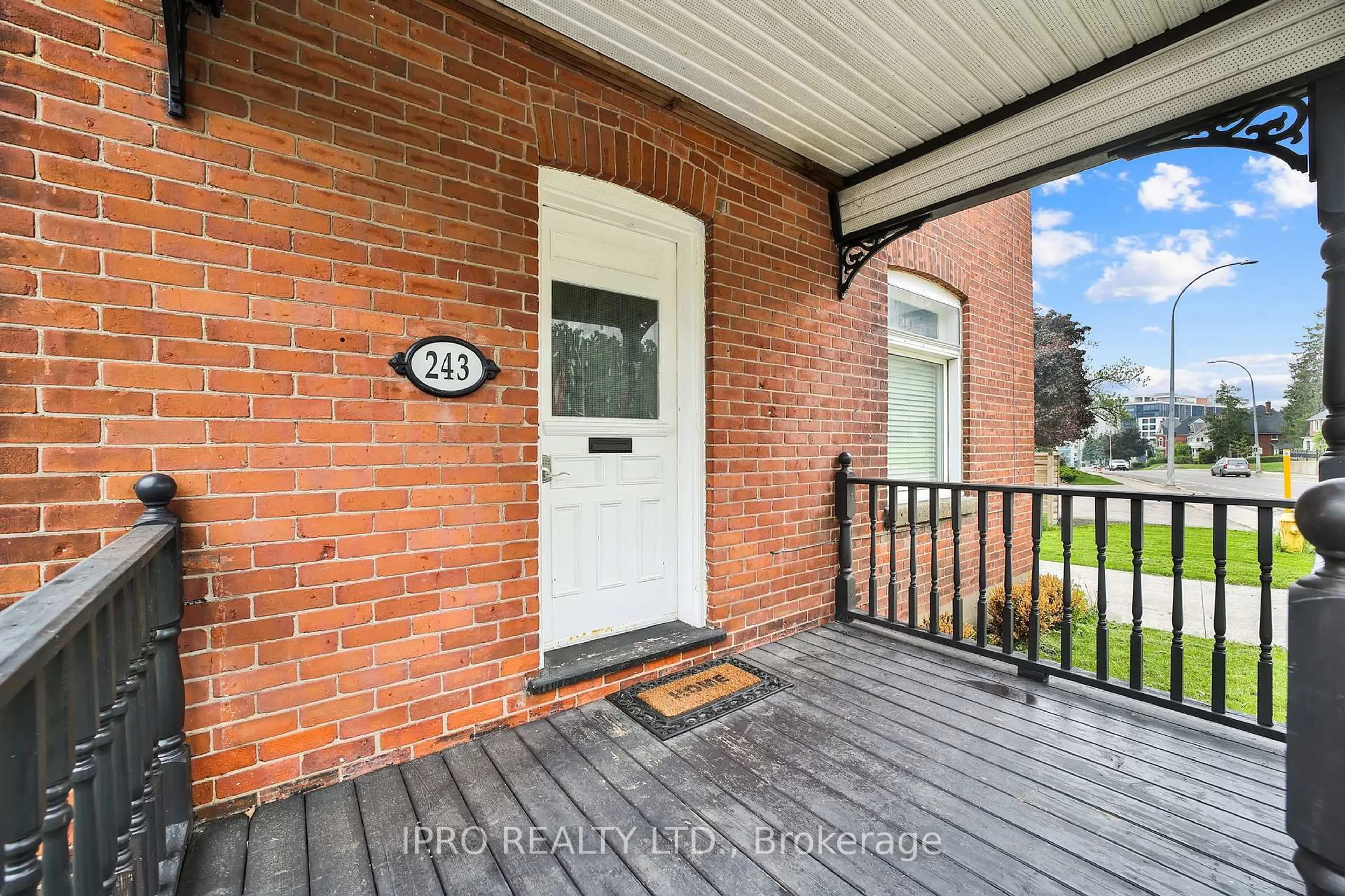 Indoor entryway for 243 Dunlop St, Barrie Ontario L4M 1B6