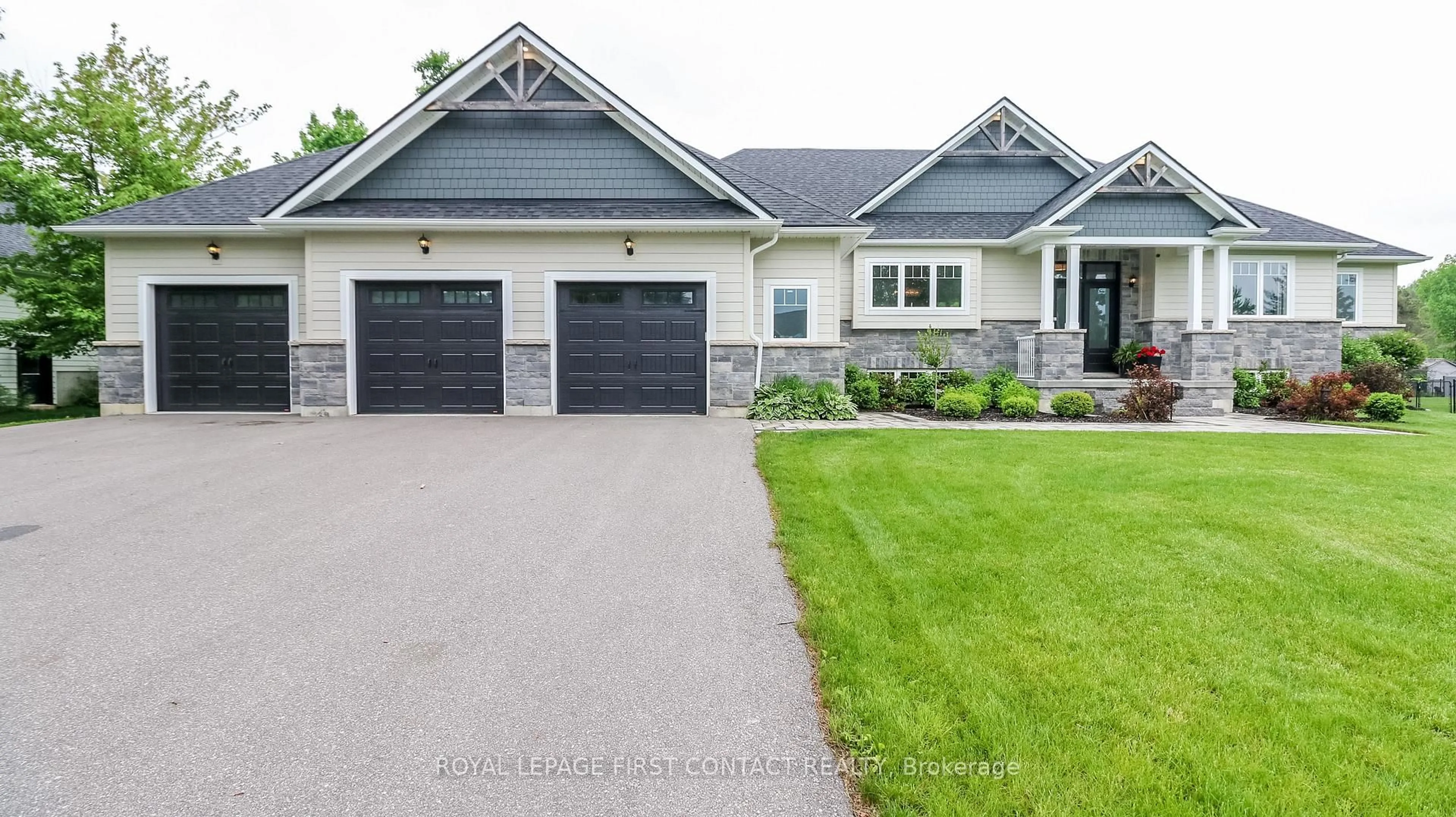 Home with vinyl exterior material, street for 2066 Elana Dr, Severn Ontario L3V 0C2