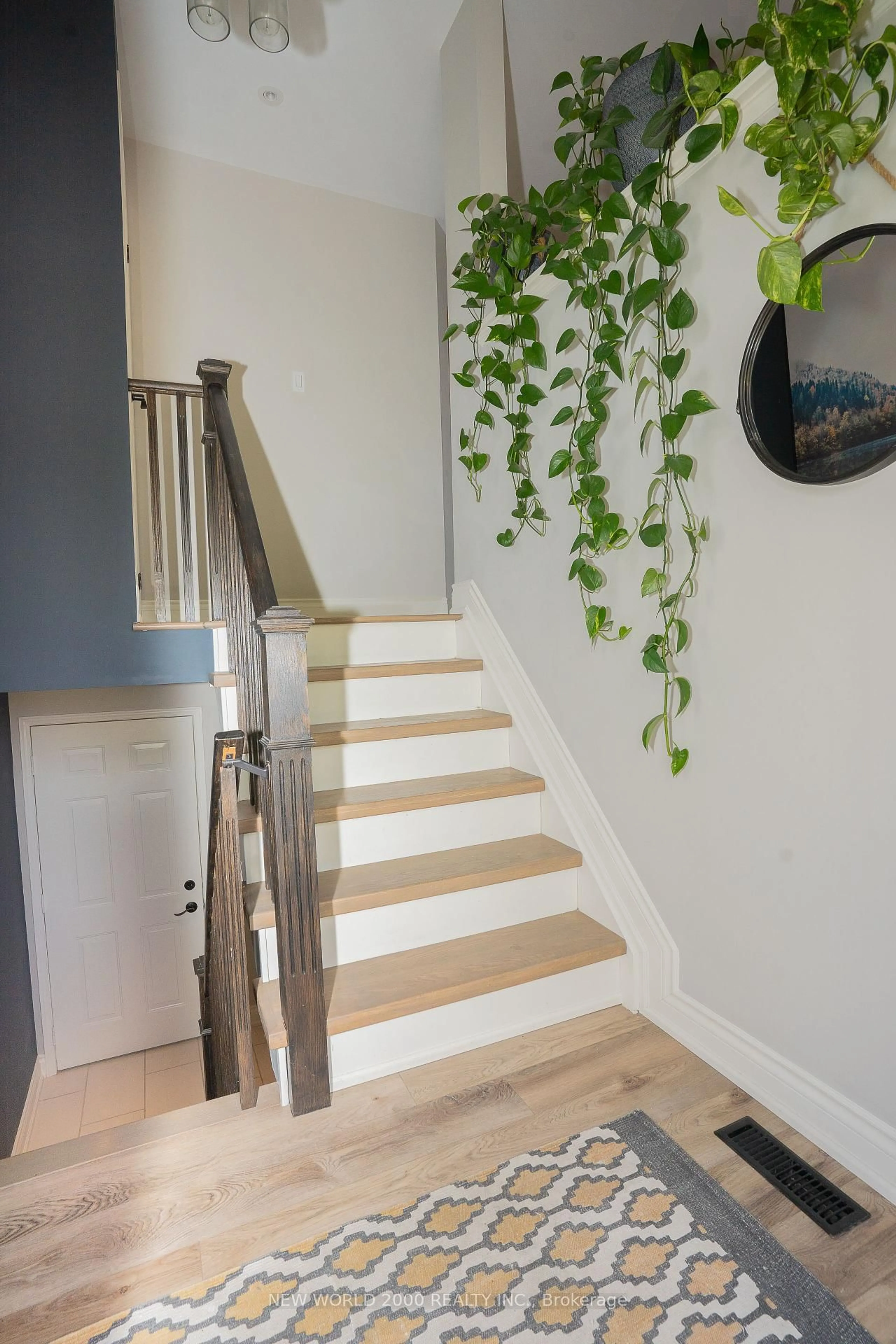 Stairs for 3 Rundle Cres, Barrie Ontario L4N 8E9