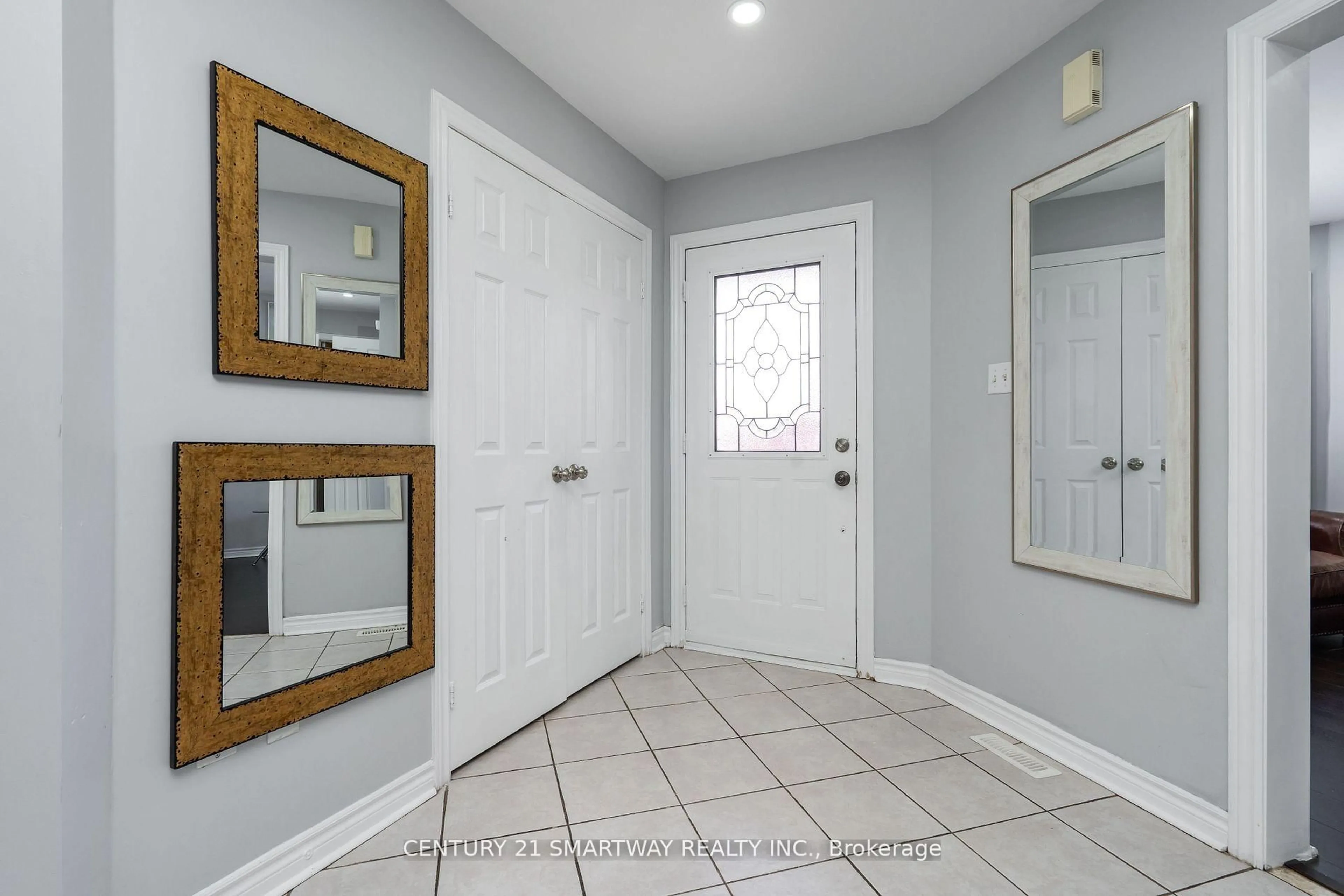Indoor entryway for 176 Dean Ave, Barrie Ontario L4N 0W1