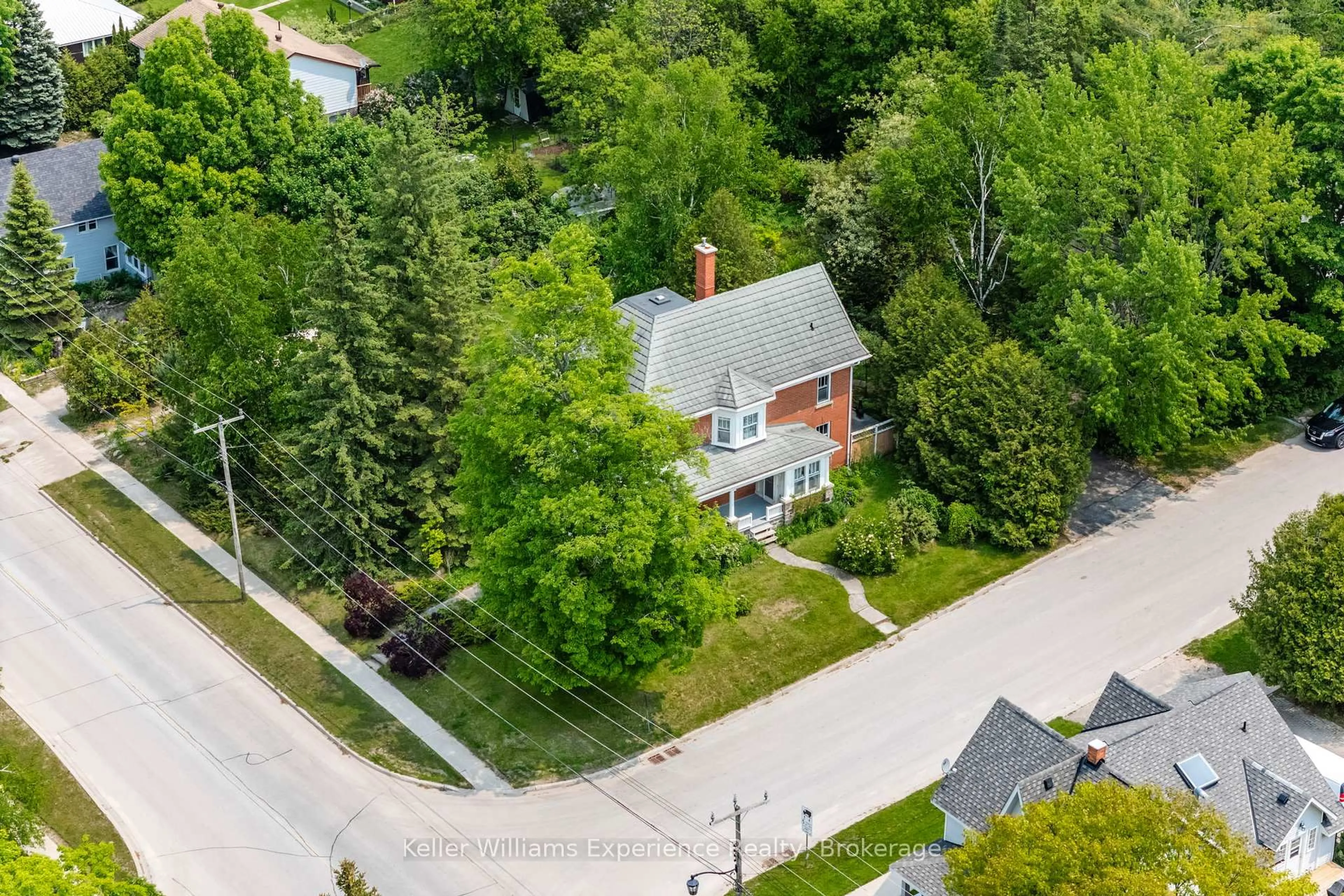 A pic from outside/outdoor area/front of a property/back of a property/a pic from drone, street for 117&121 Richard St, Tay Ontario L0K 2A0