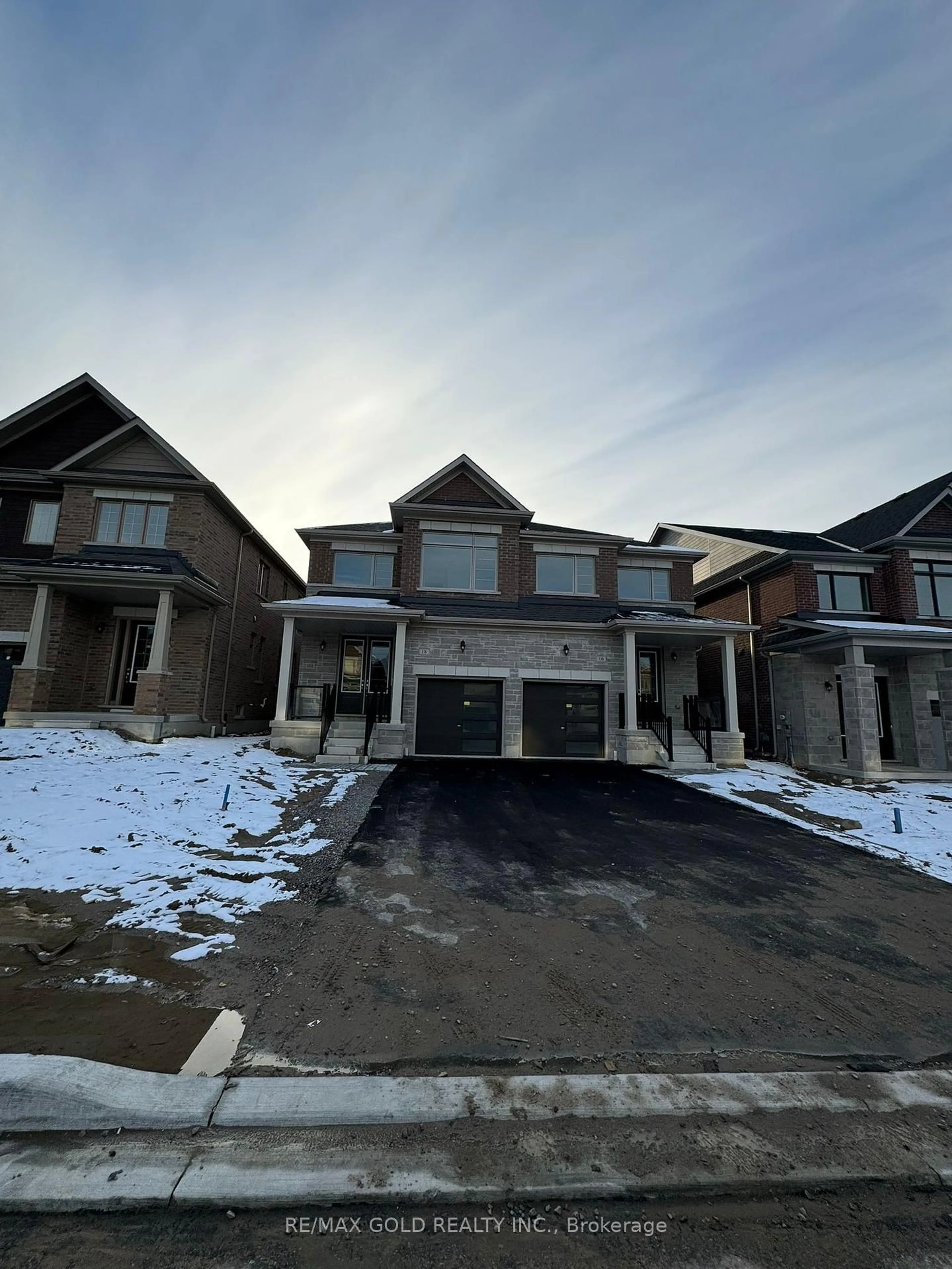 A pic from outside/outdoor area/front of a property/back of a property/a pic from drone, street for 18 Sassafras Rd, Springwater Ontario L0L 1Y3