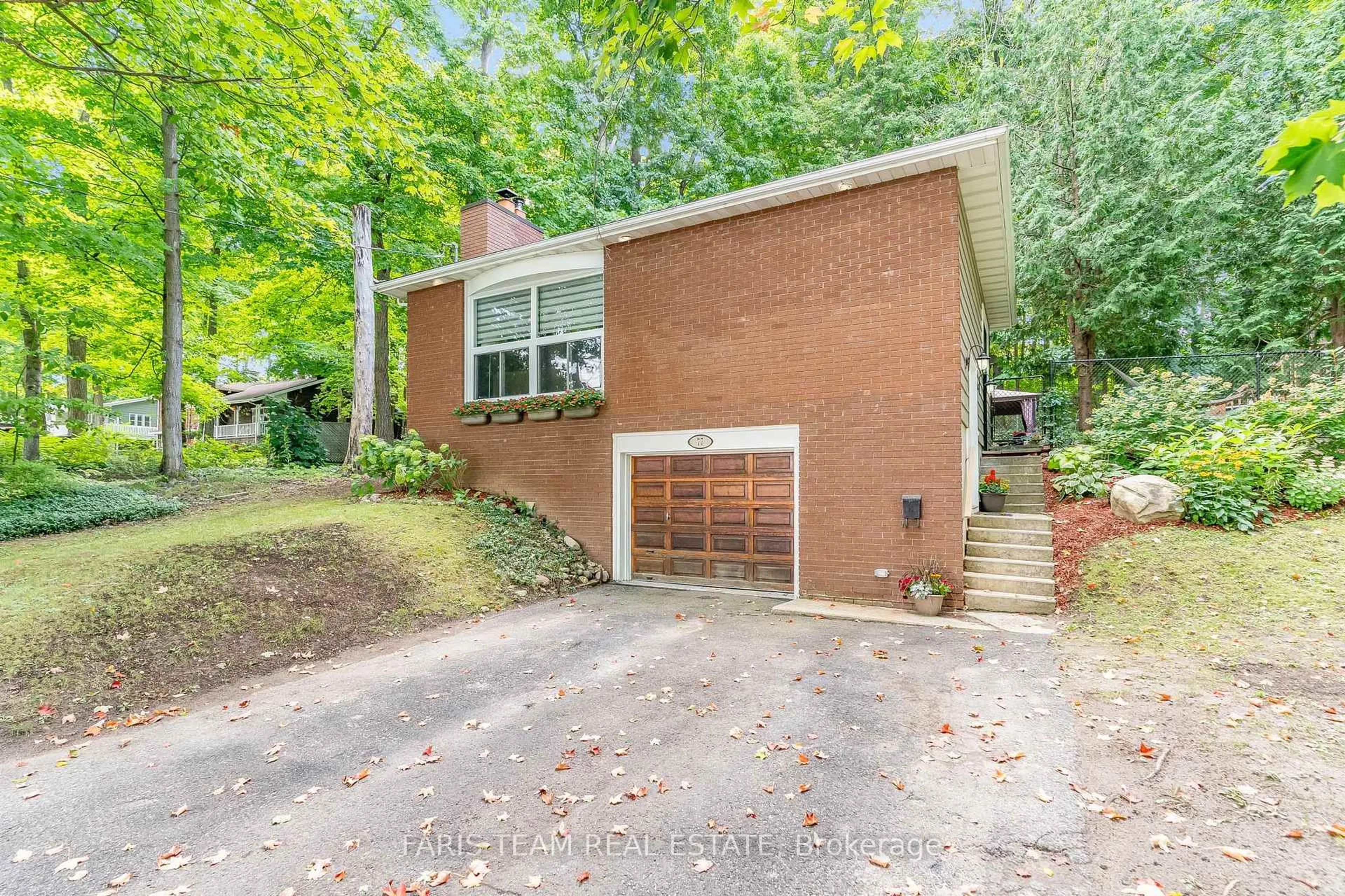 Home with brick exterior material, street for 77 Little Lake Dr, Barrie Ontario L4M 7B9