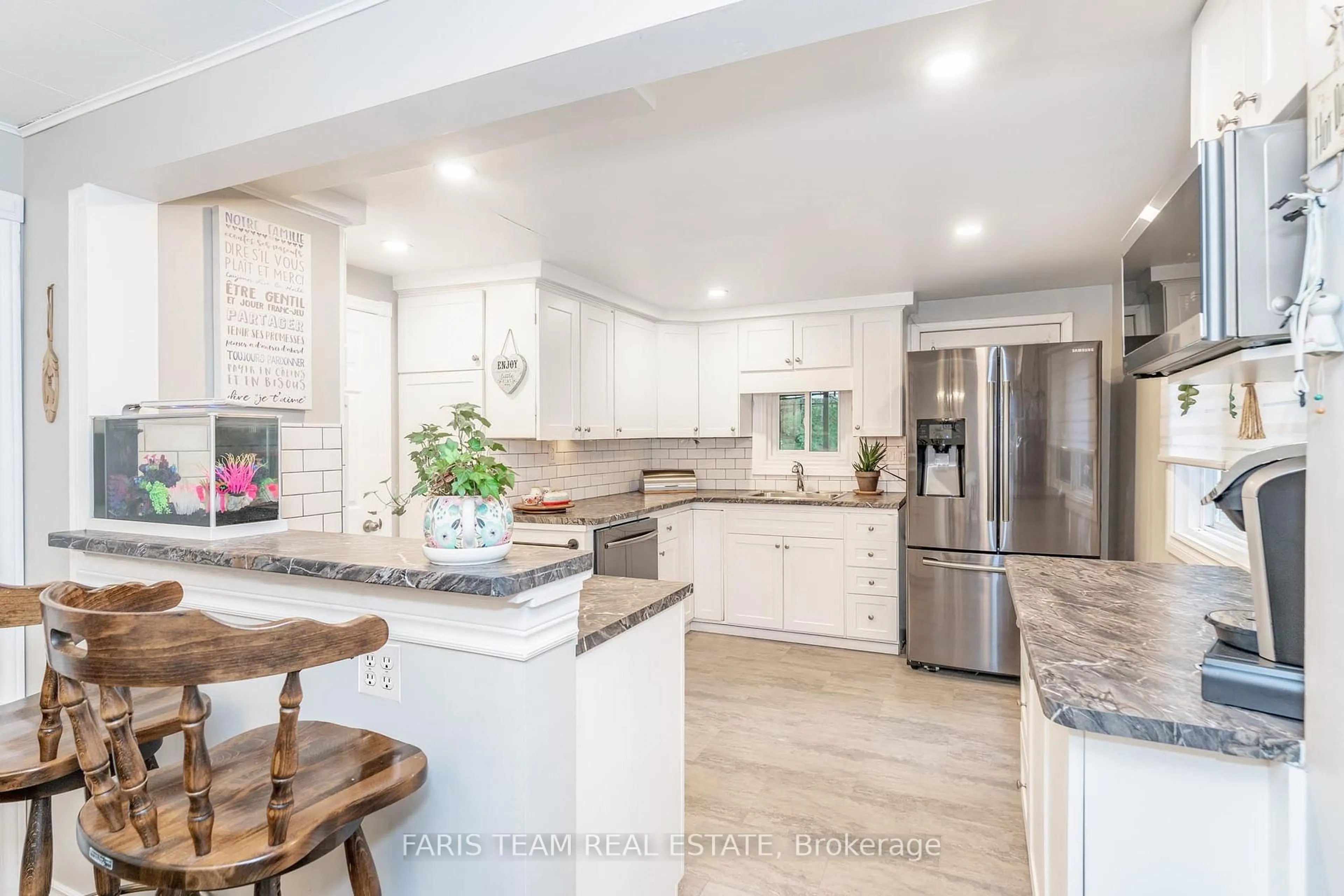 Open concept kitchen, ceramic/tile floor for 77 Little Lake Dr, Barrie Ontario L4M 7B9