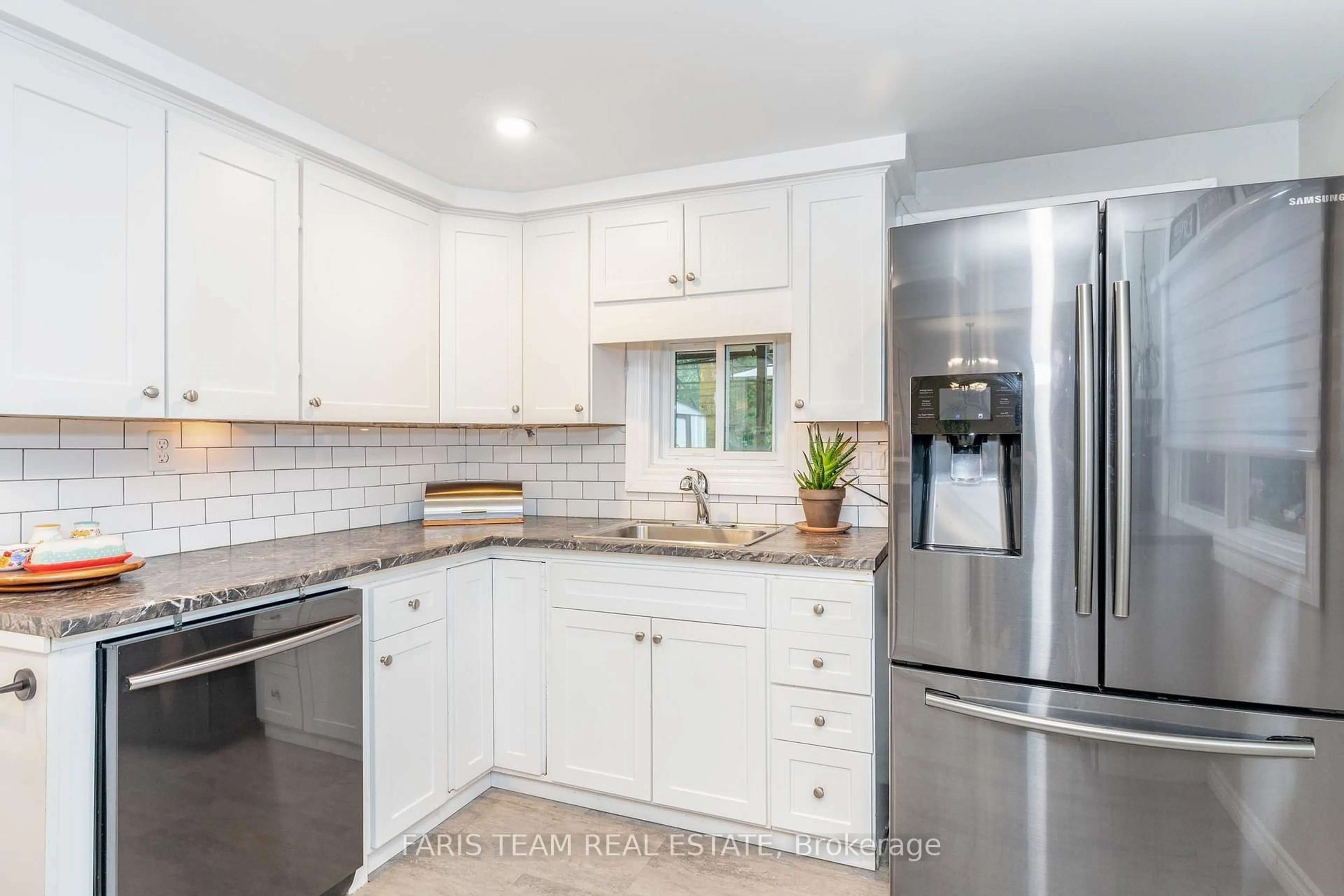 Open concept kitchen, ceramic/tile floor for 77 Little Lake Dr, Barrie Ontario L4M 7B9
