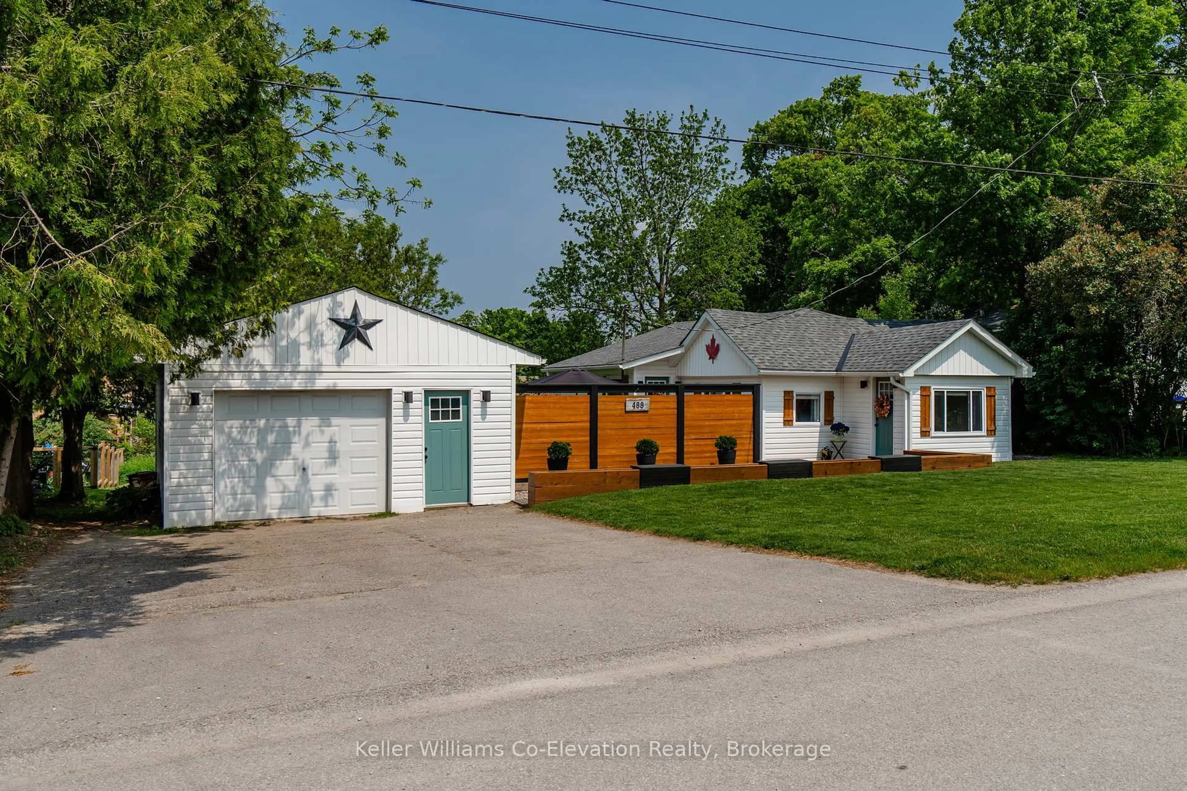 A pic from outside/outdoor area/front of a property/back of a property/a pic from drone, street for 488 Finlayson St, Tay Ontario L0K 1R0