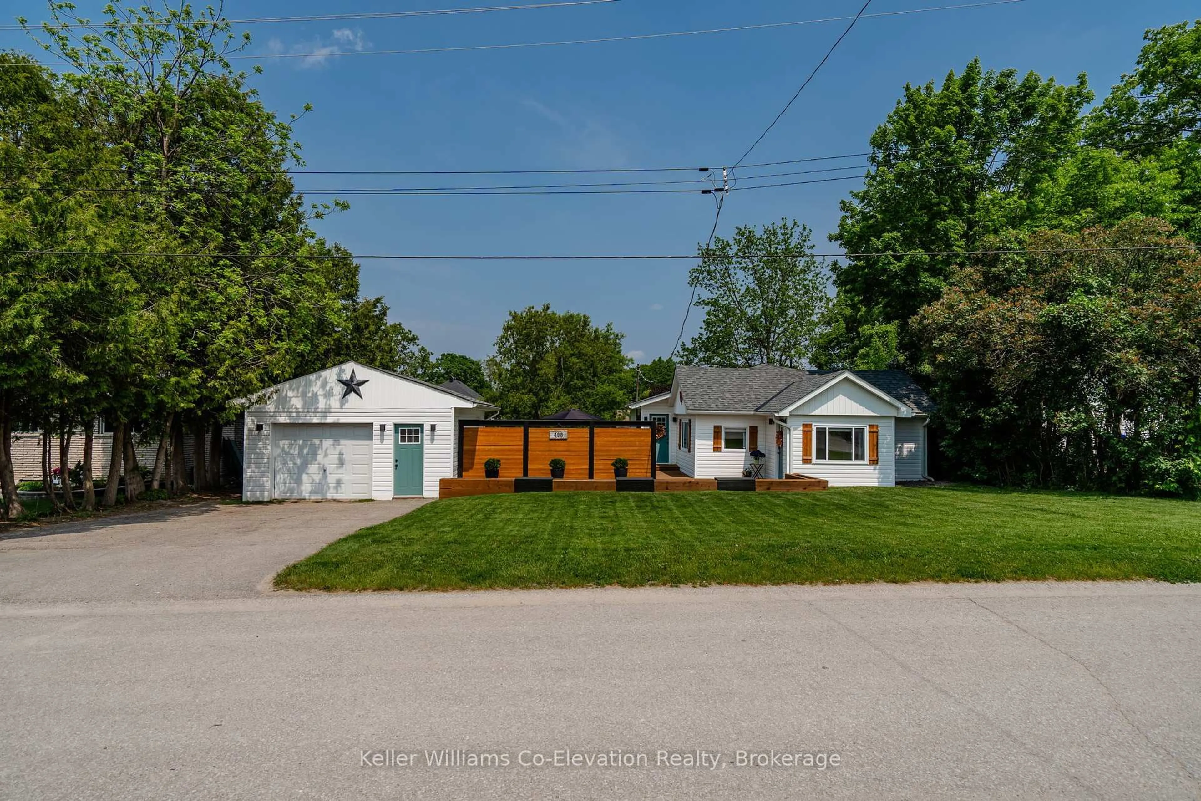 A pic from outside/outdoor area/front of a property/back of a property/a pic from drone, street for 488 Finlayson St, Tay Ontario L0K 1R0