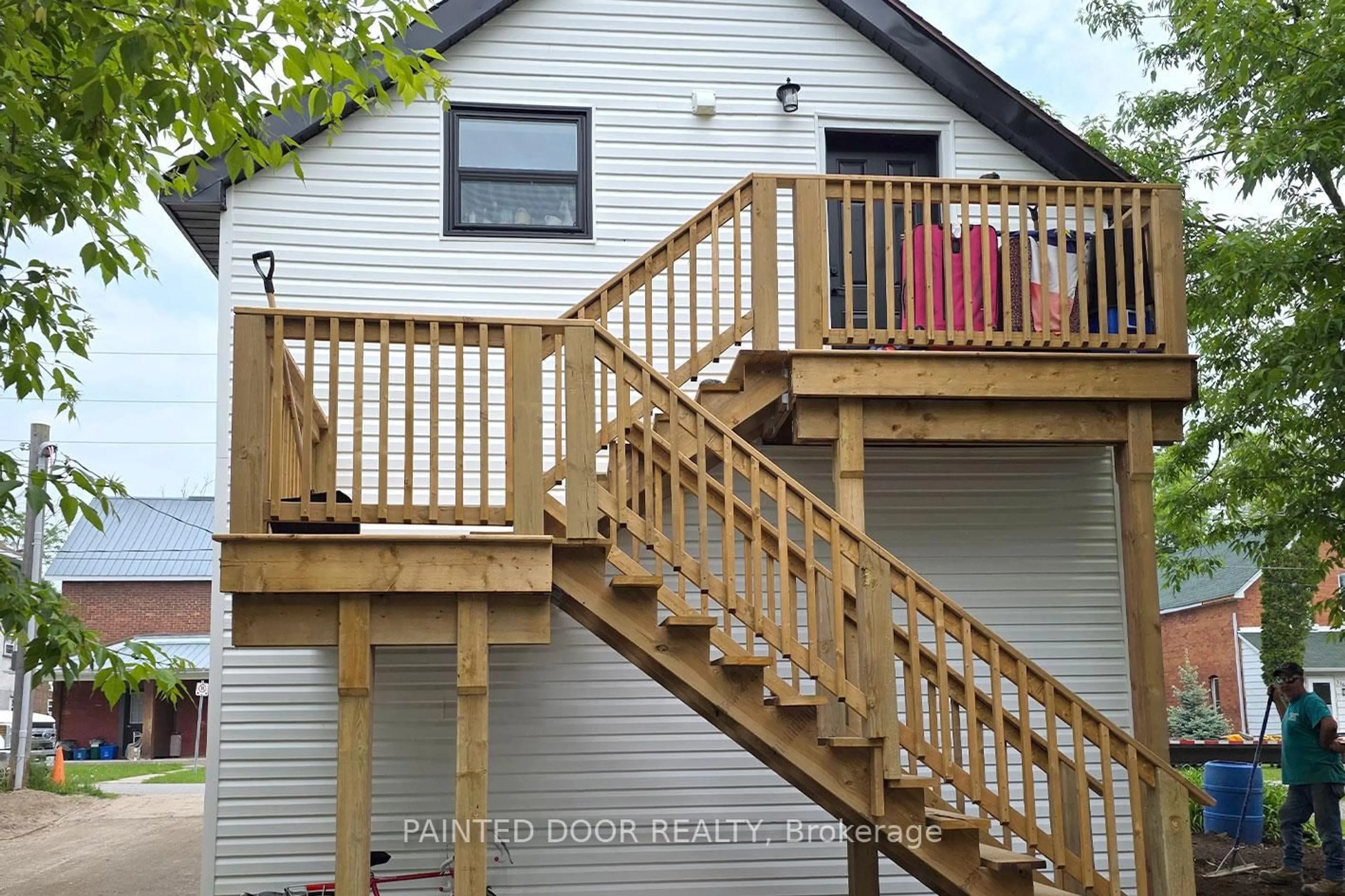Patio, unknown for 109 Albert St, Orillia Ontario L3V 5L1