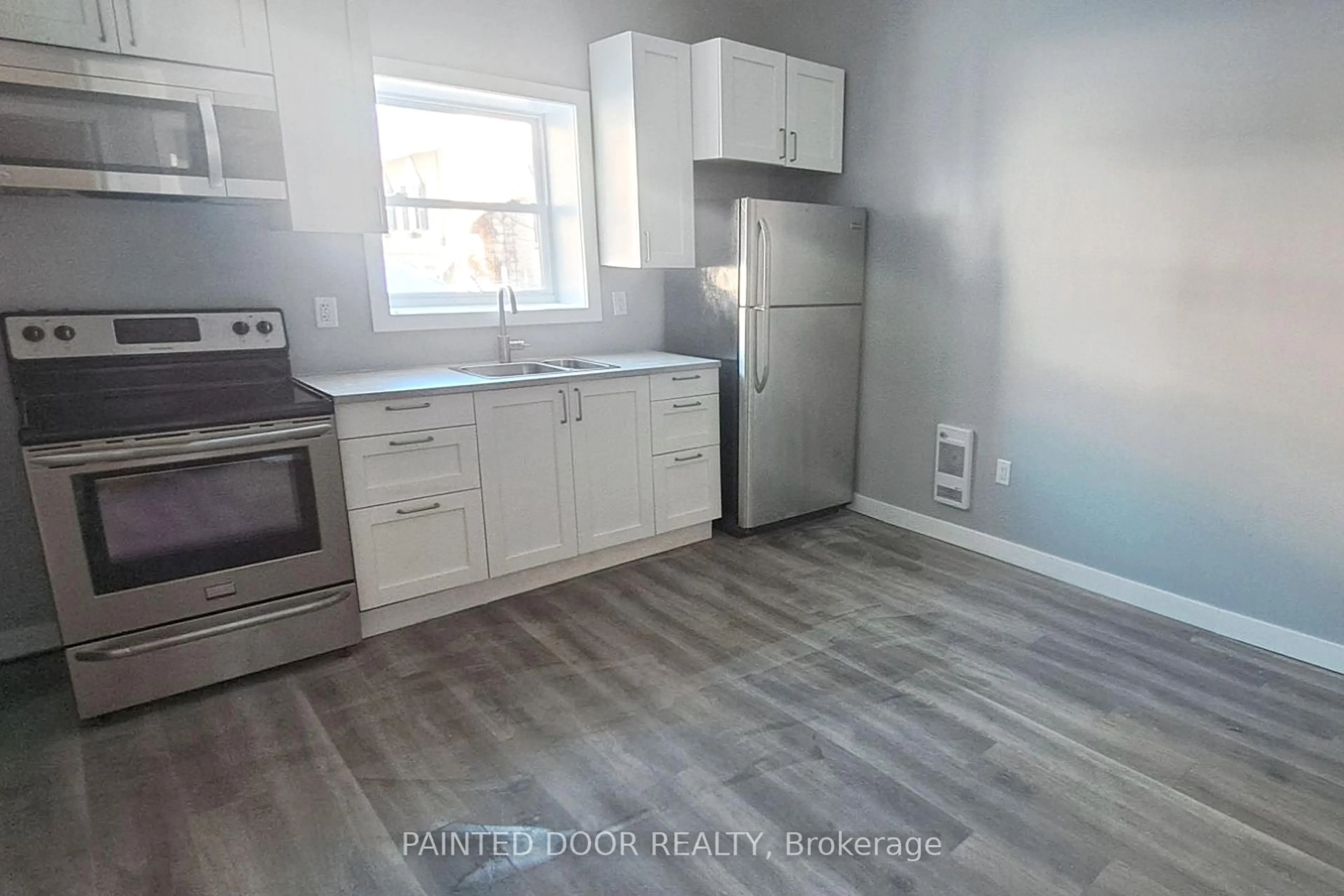 Standard kitchen, unknown for 109 Albert St, Orillia Ontario L3V 5L1