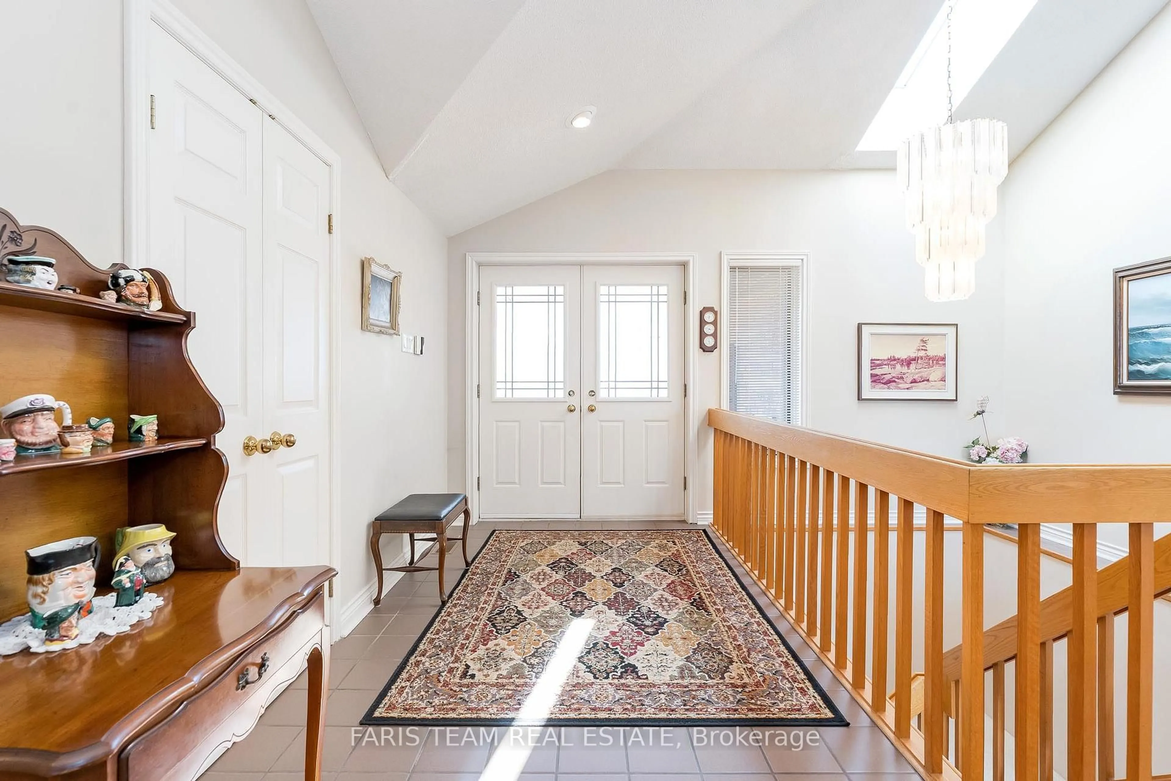 Indoor entryway for 16 Beck Blvd, Penetanguishene Ontario L9M 1C3