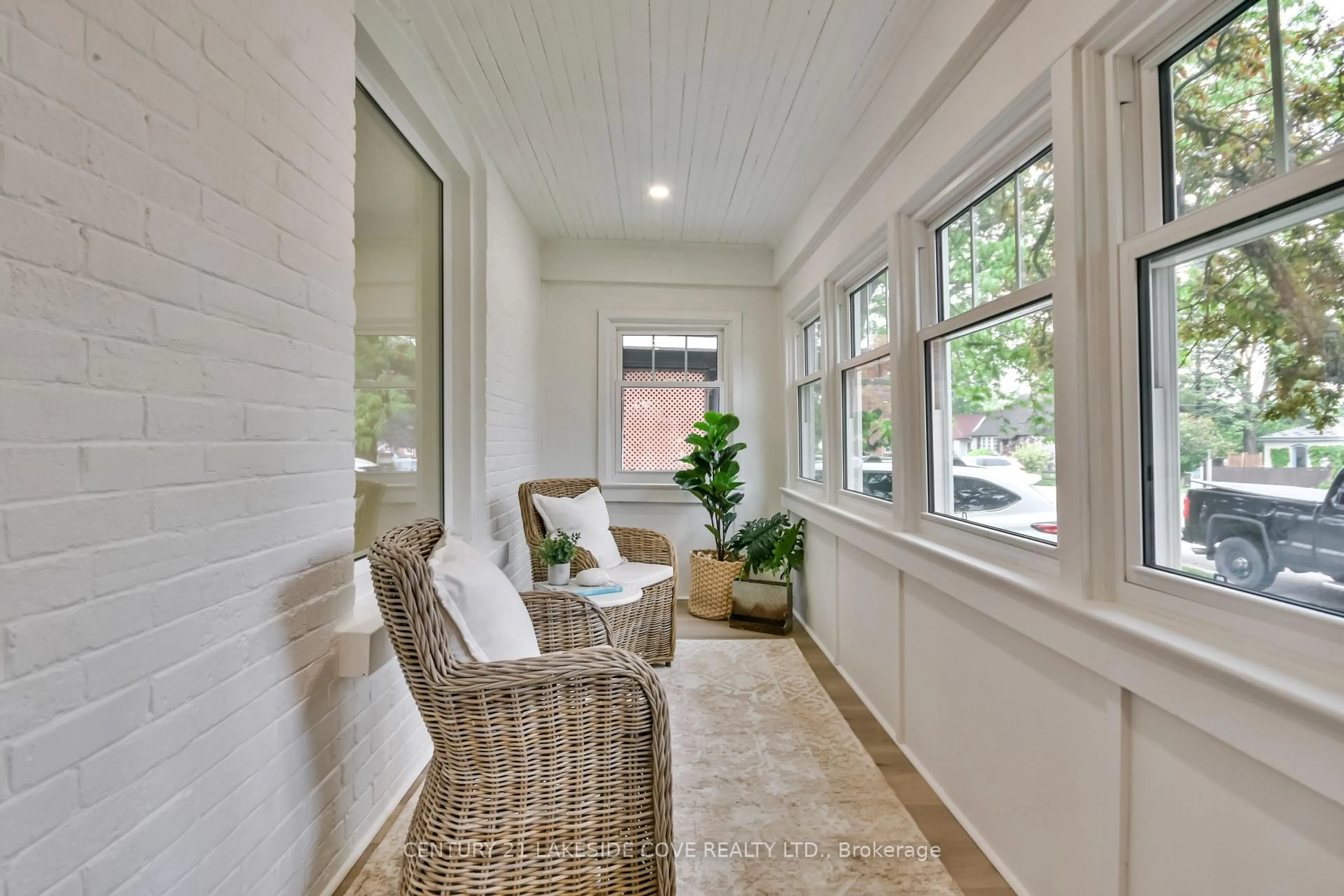 Indoor entryway for 74 Penetang St, Orillia Ontario L3V 3N5