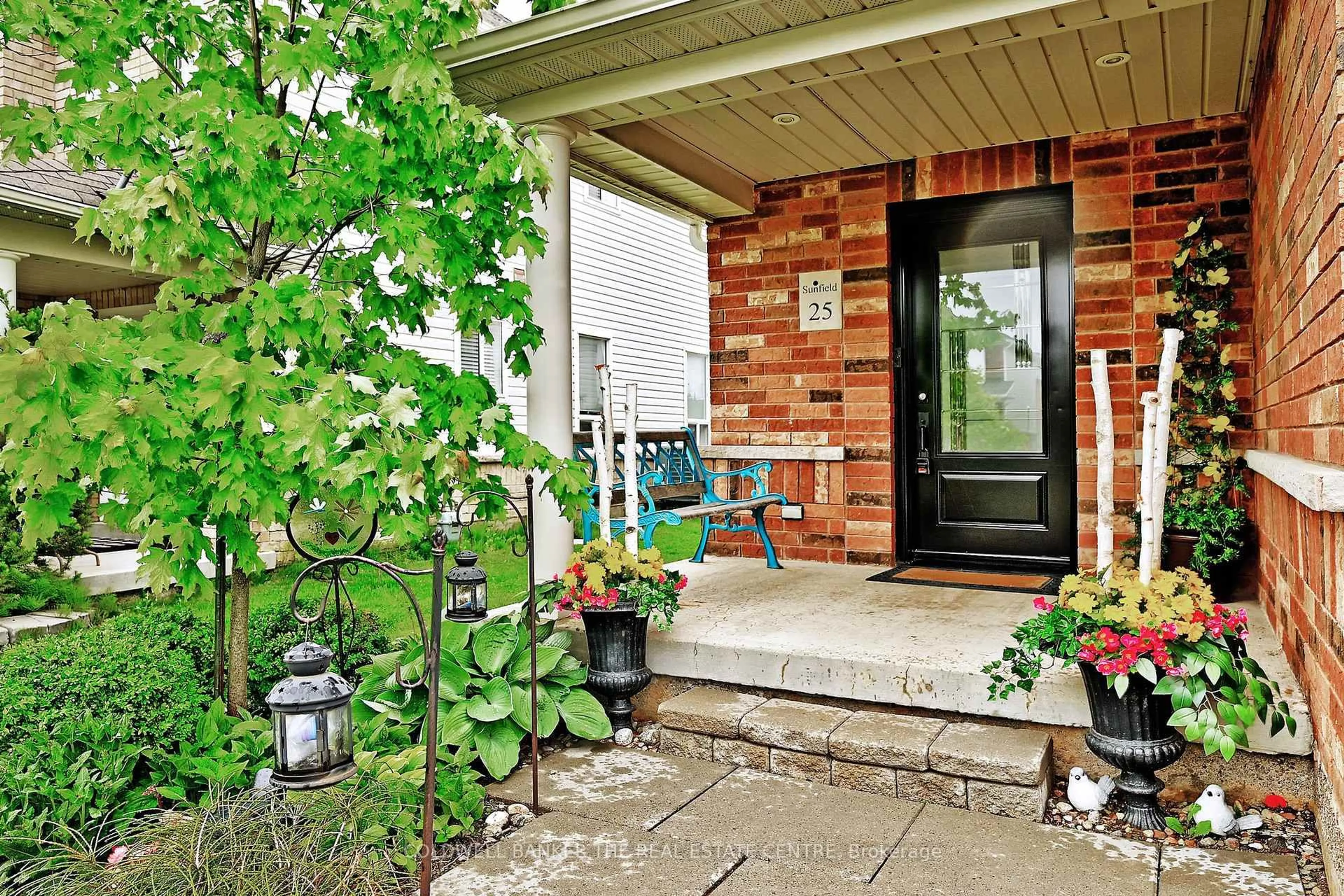 Indoor entryway for 25 Lake Cres, Barrie Ontario L4N 6A7