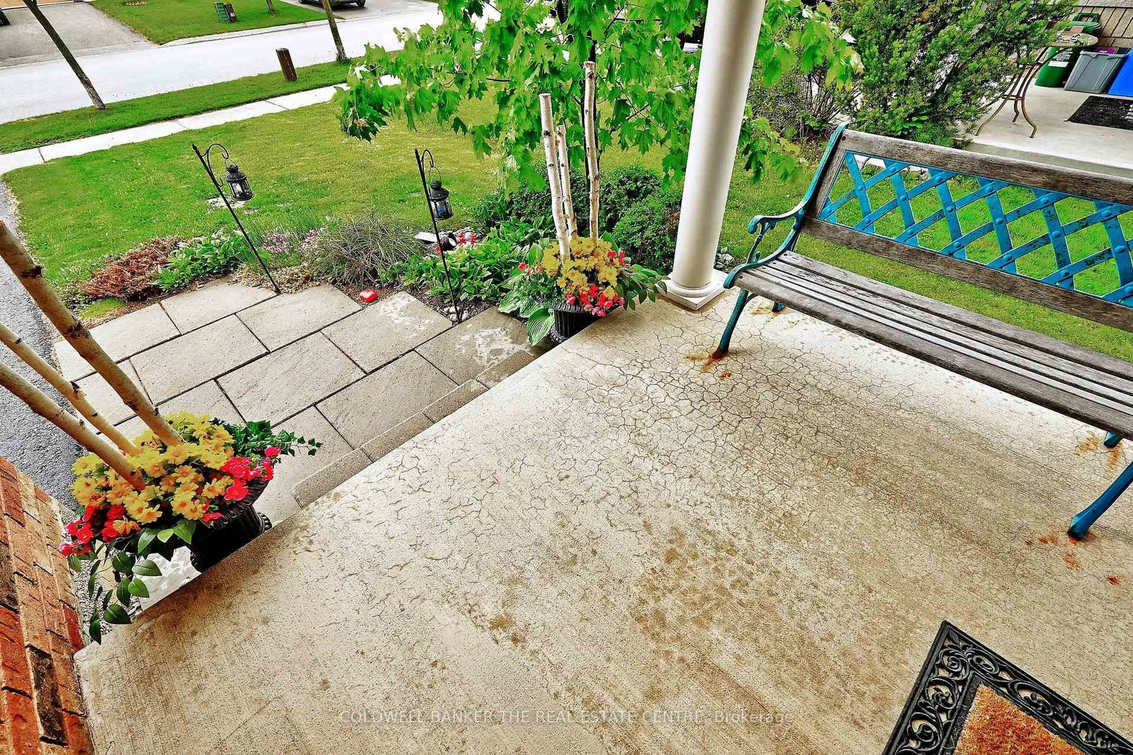 Patio, street for 25 Lake Cres, Barrie Ontario L4N 6A7
