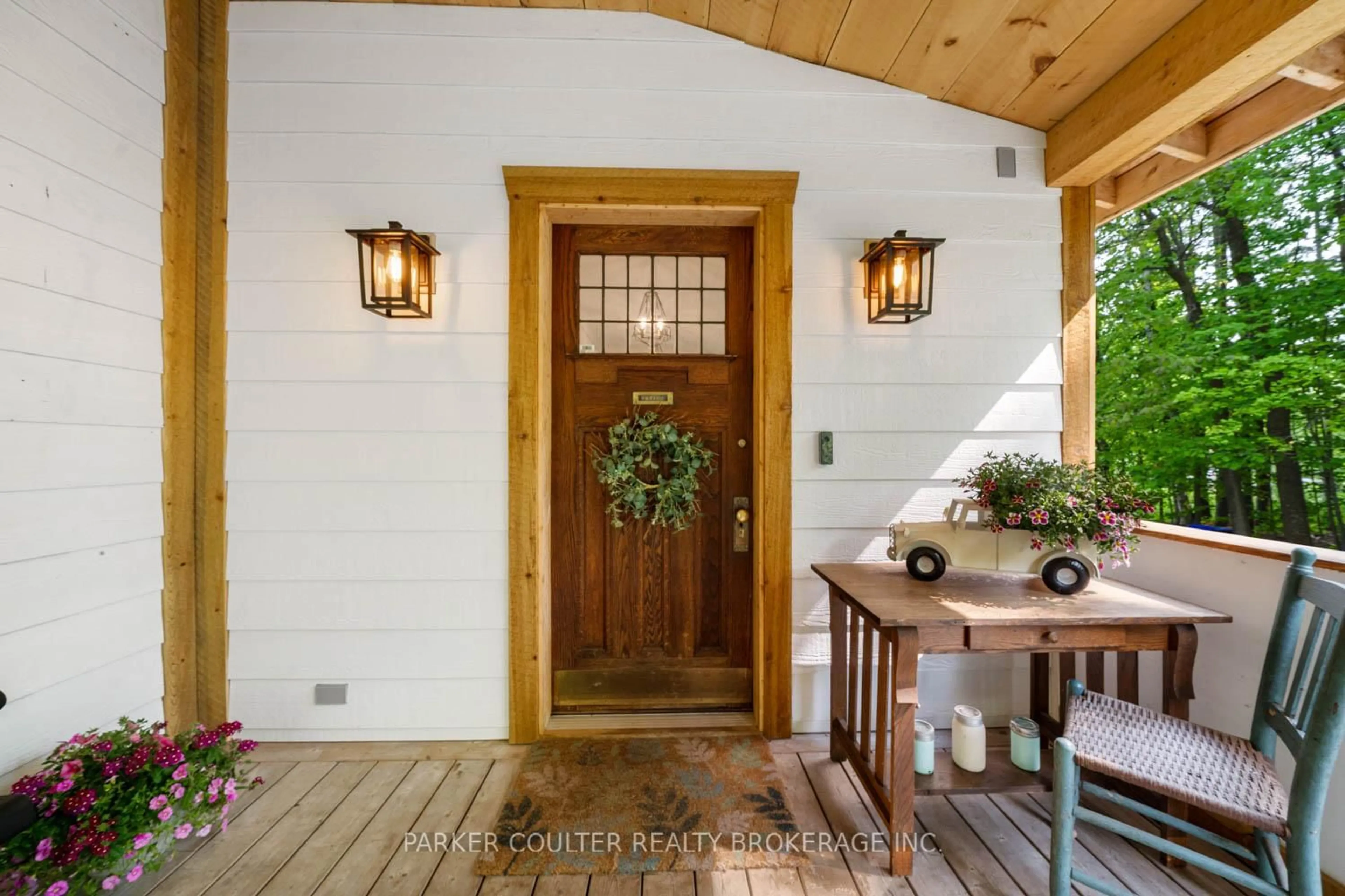 Indoor entryway for 2352 Mcdonald Rd, Springwater Ontario L0L 1P0