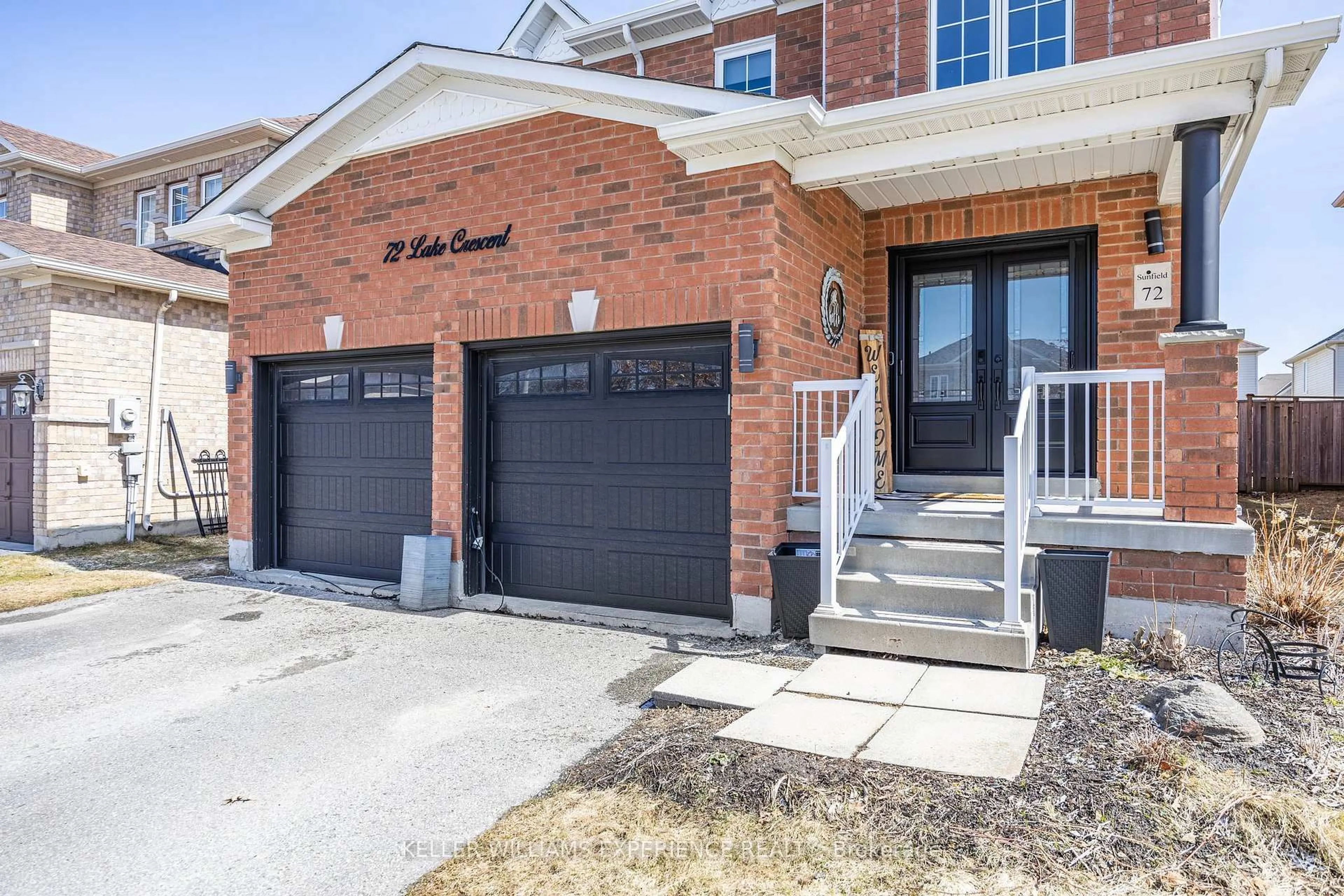 Home with brick exterior material, street for 72 Lake Cres, Barrie Ontario L4N 6A6