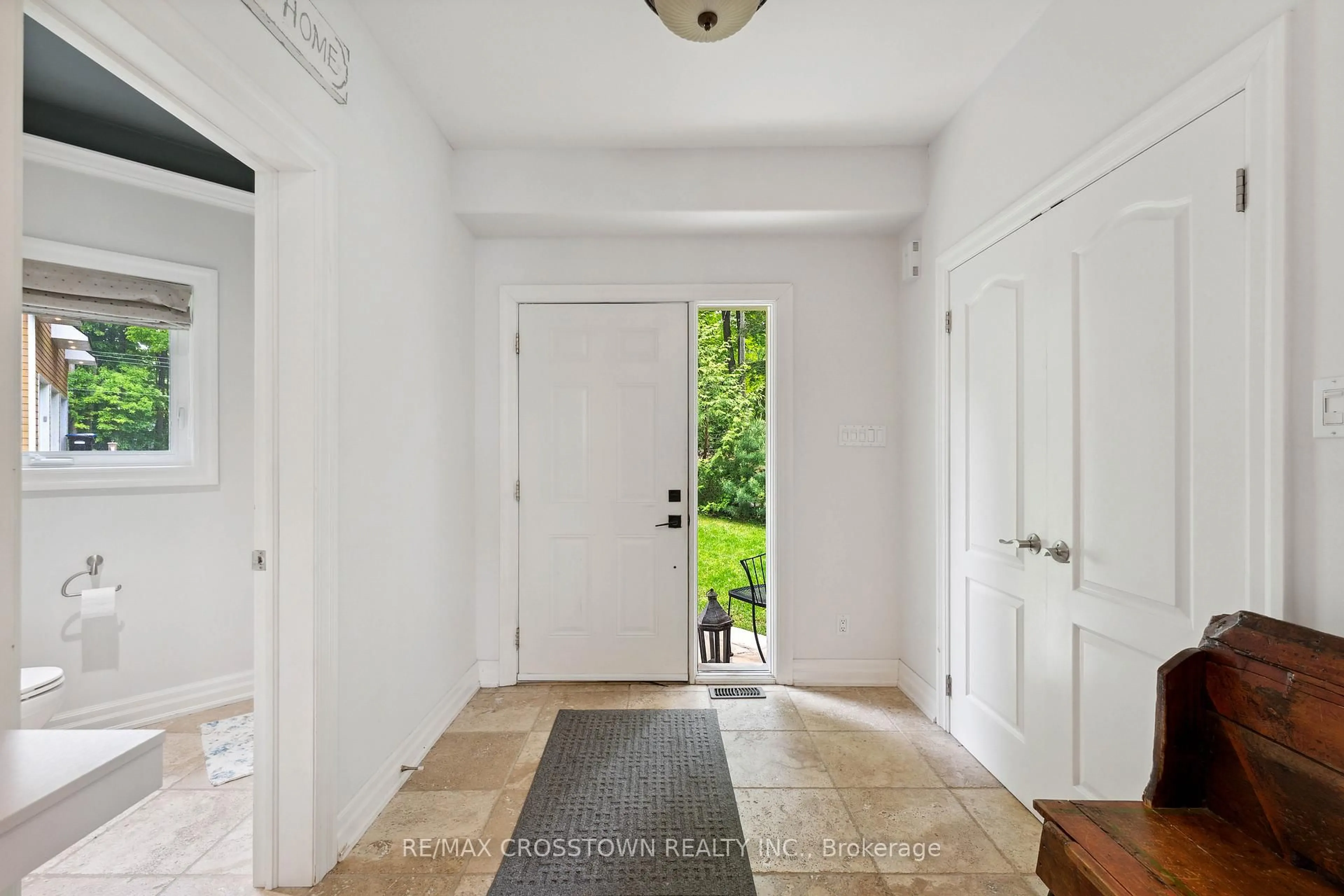 Indoor entryway for 2240 South Orr Lake Rd, Springwater Ontario L0L 1P0