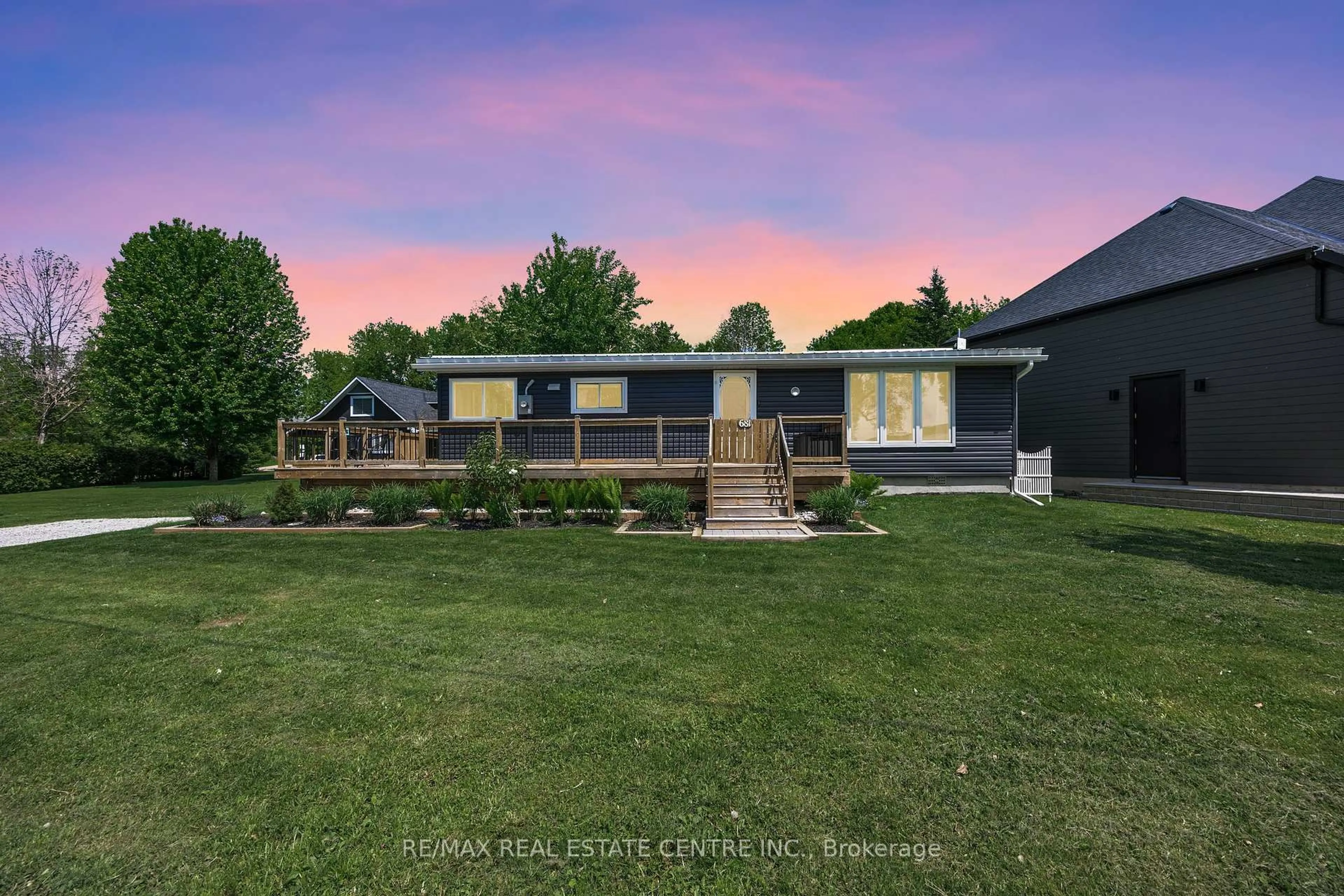 A pic from outside/outdoor area/front of a property/back of a property/a pic from drone, unknown for 681 McMurtry Rd, Midland Ontario L4R 0B9