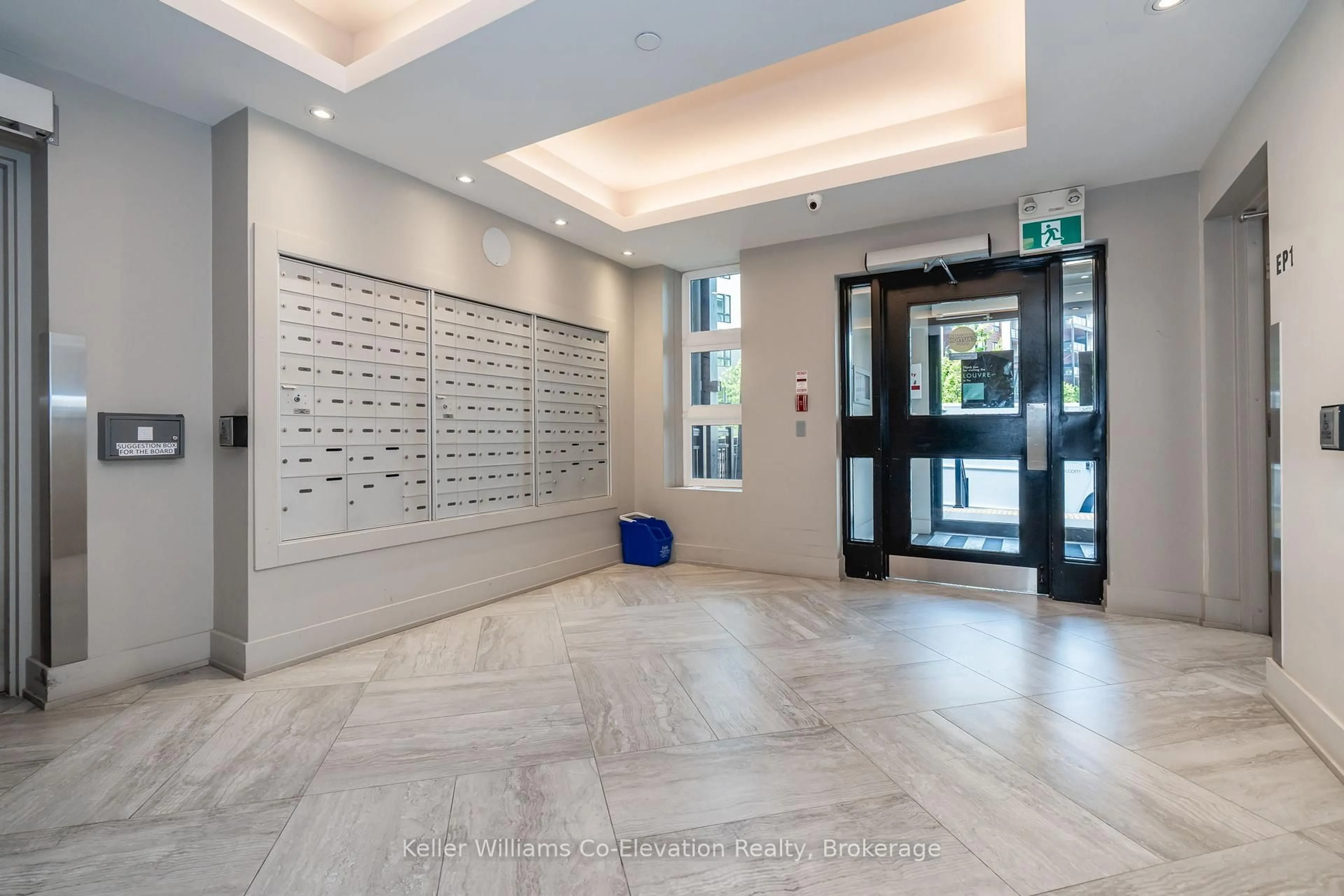 Indoor foyer for 302 Essa Rd #114, Barrie Ontario L9J 0H3