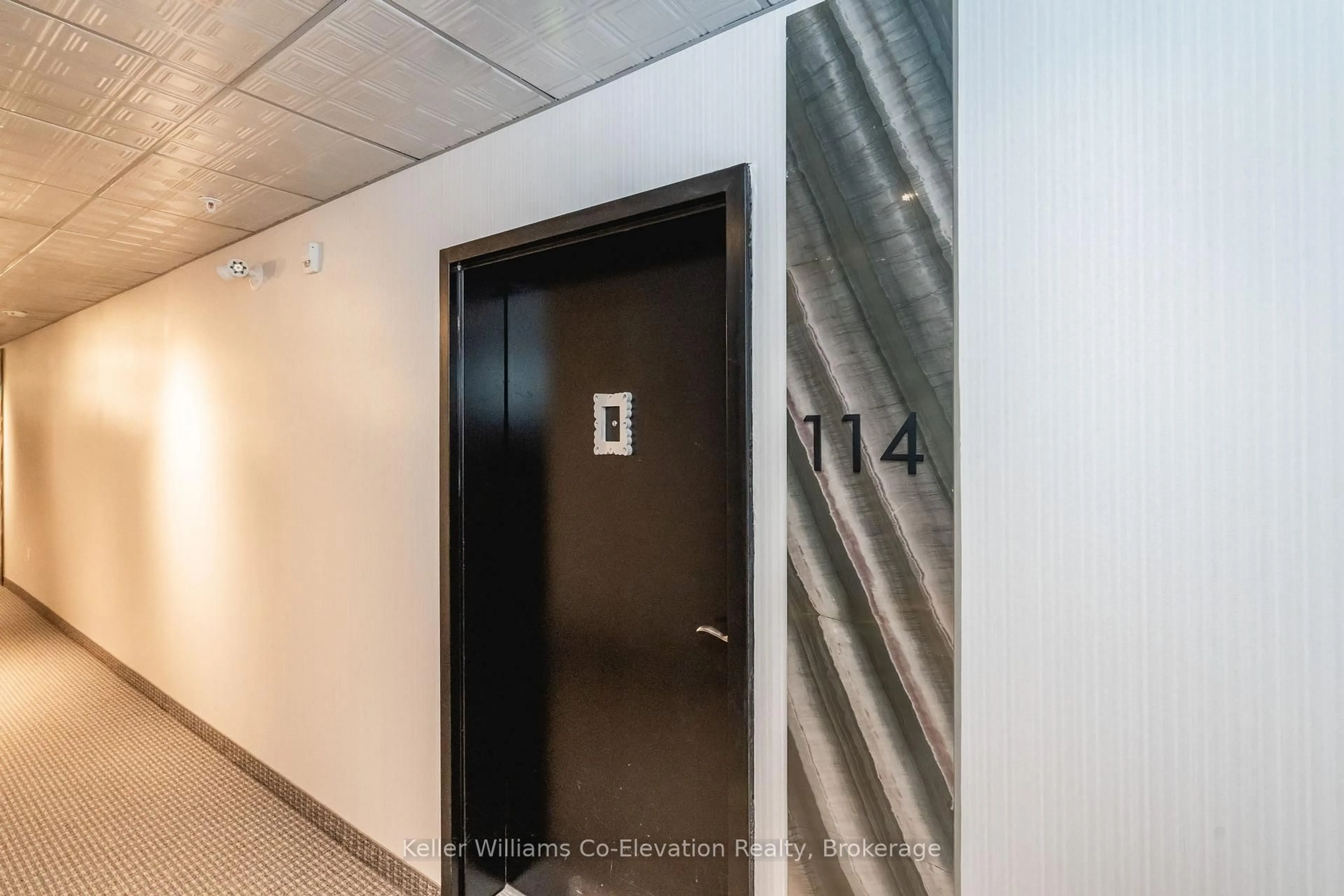 Indoor foyer for 302 Essa Rd #114, Barrie Ontario L9J 0H3