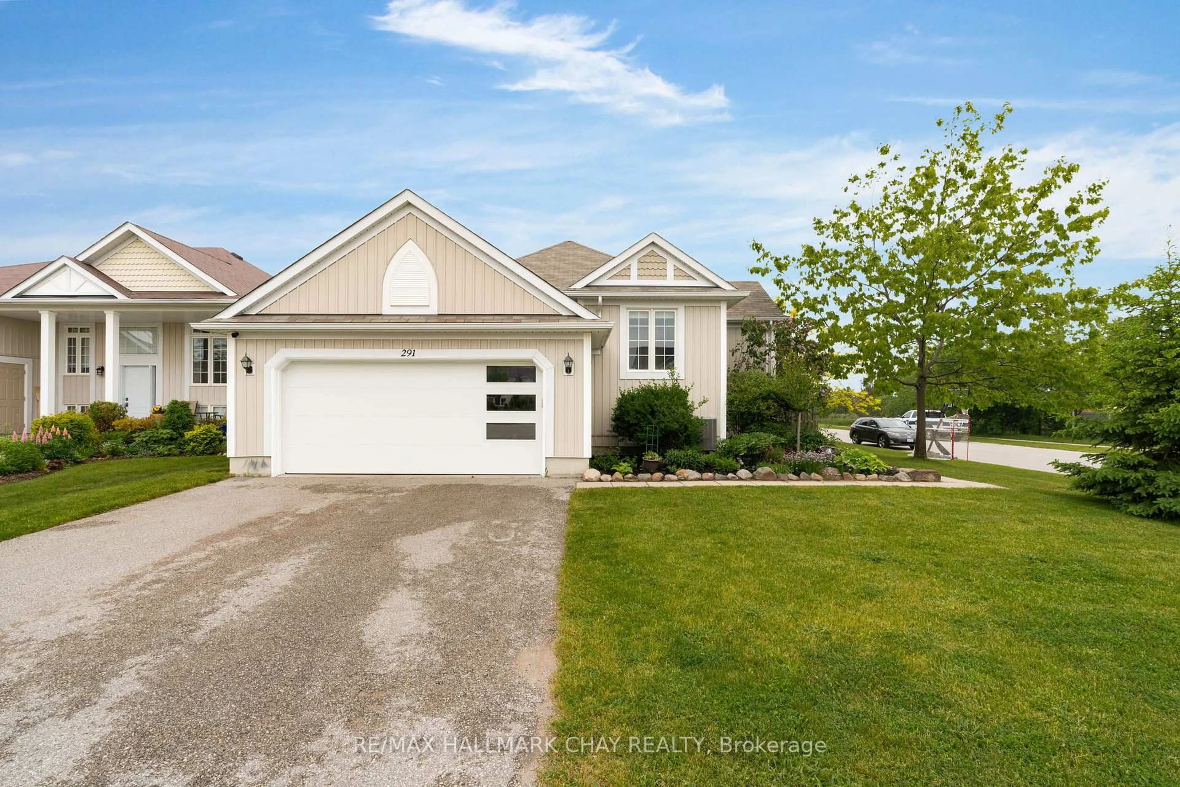Home with vinyl exterior material, street for 291 Regina St, Clearview Ontario L0M 1S0
