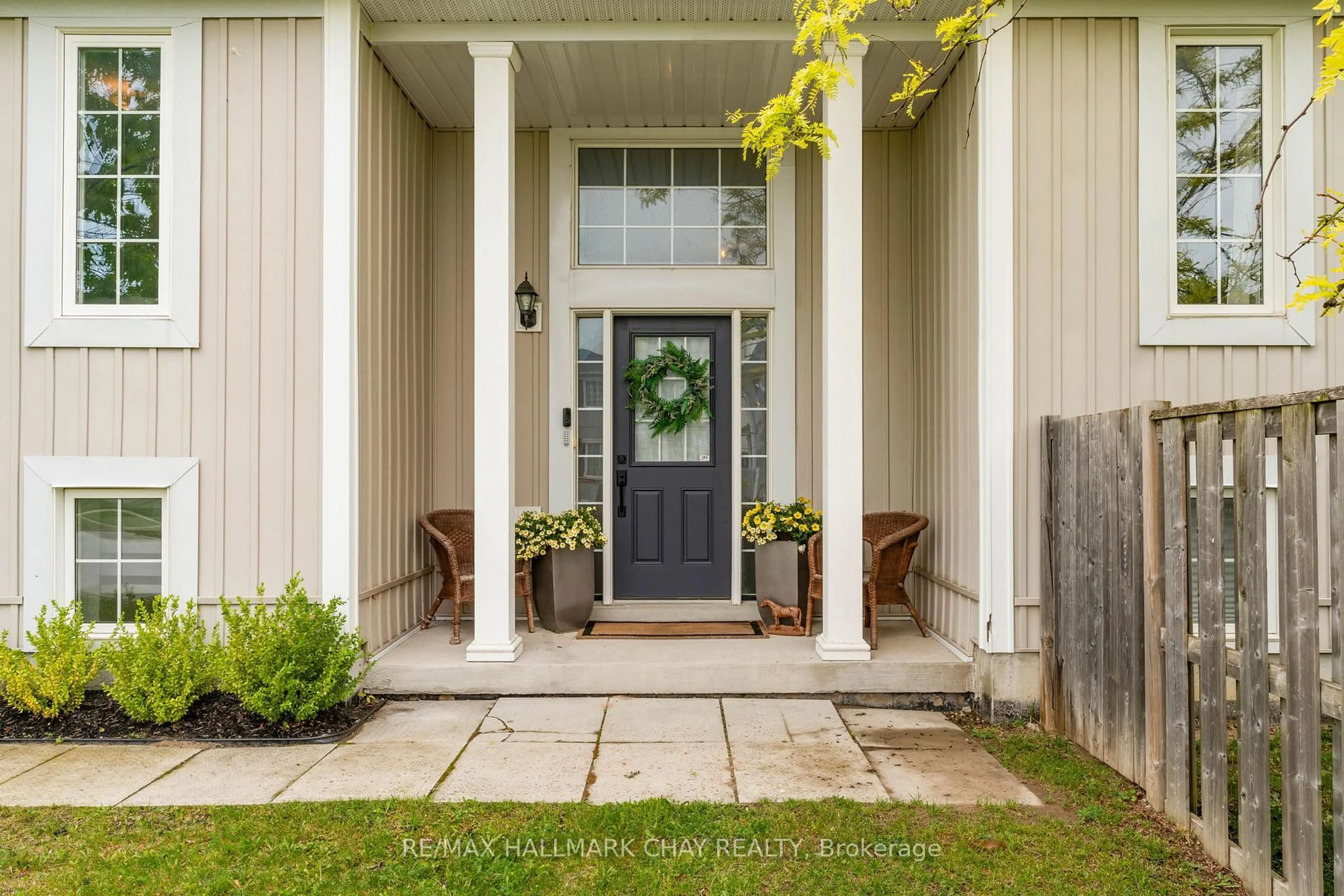 Indoor entryway for 291 Regina St, Clearview Ontario L0M 1S0