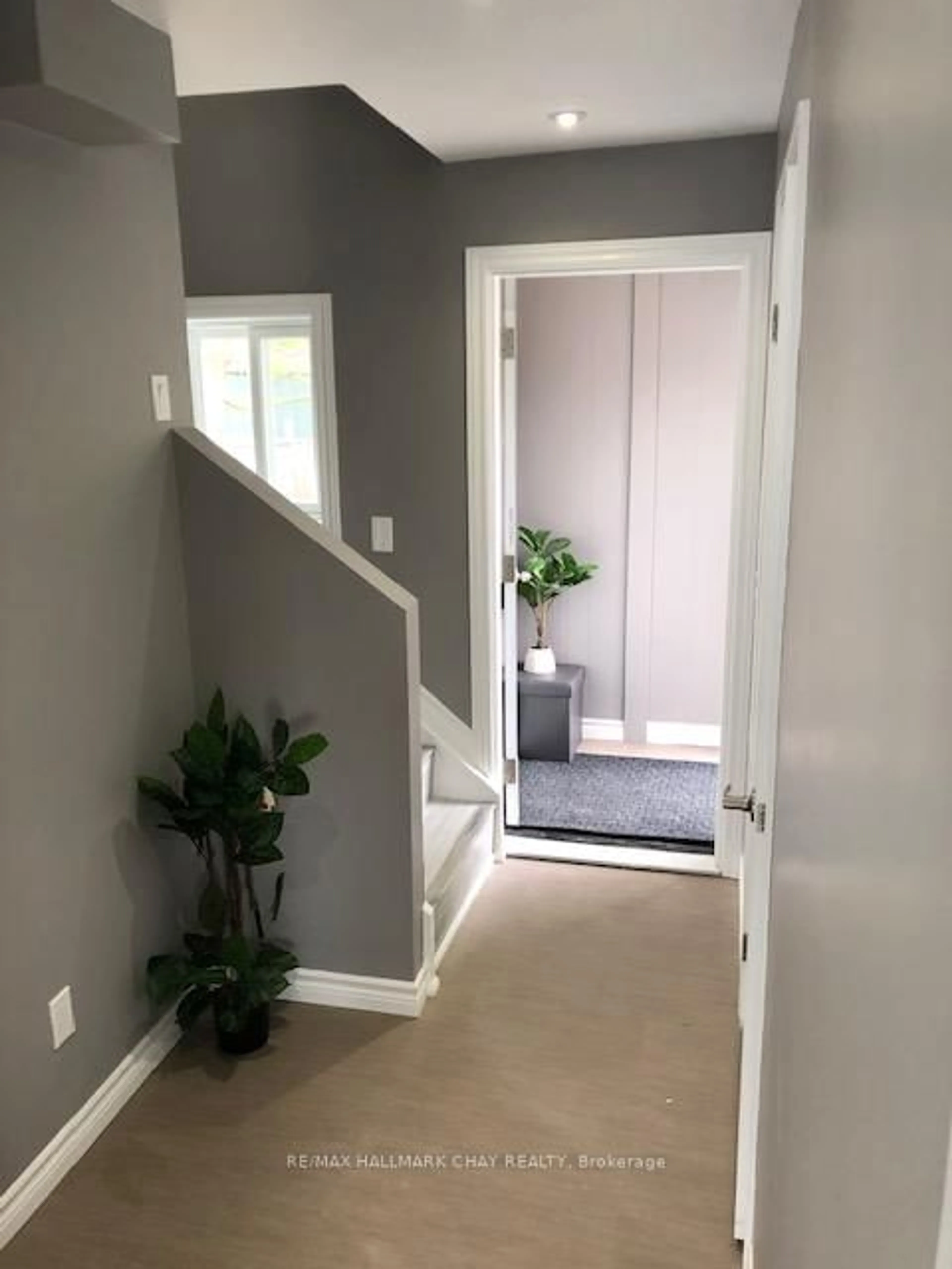 Indoor entryway for 12 Dufferin St #1, 2, C, Barrie Ontario L4N 2J7