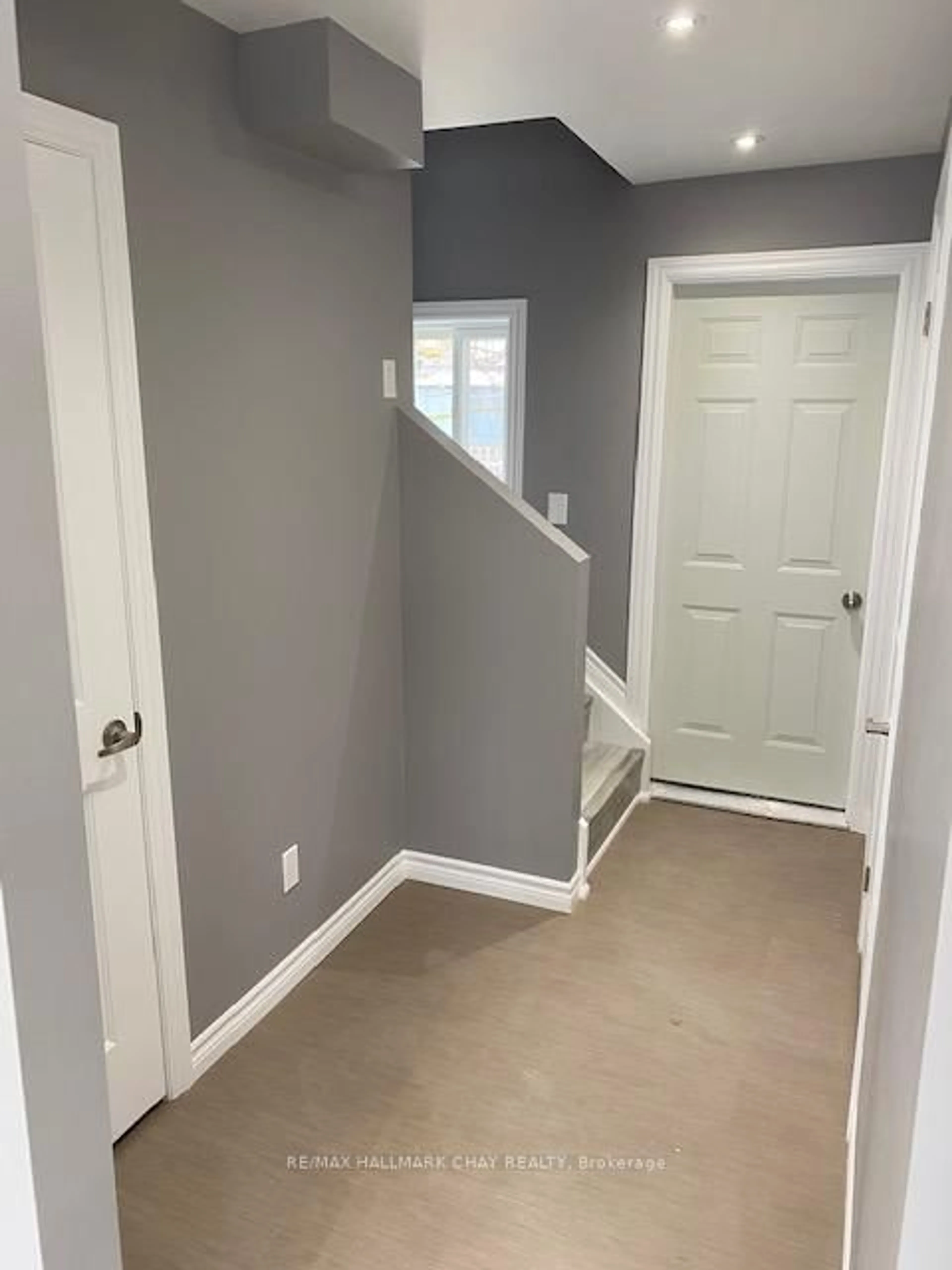 Indoor entryway for 12 Dufferin St #1, 2, C, Barrie Ontario L4N 2J7