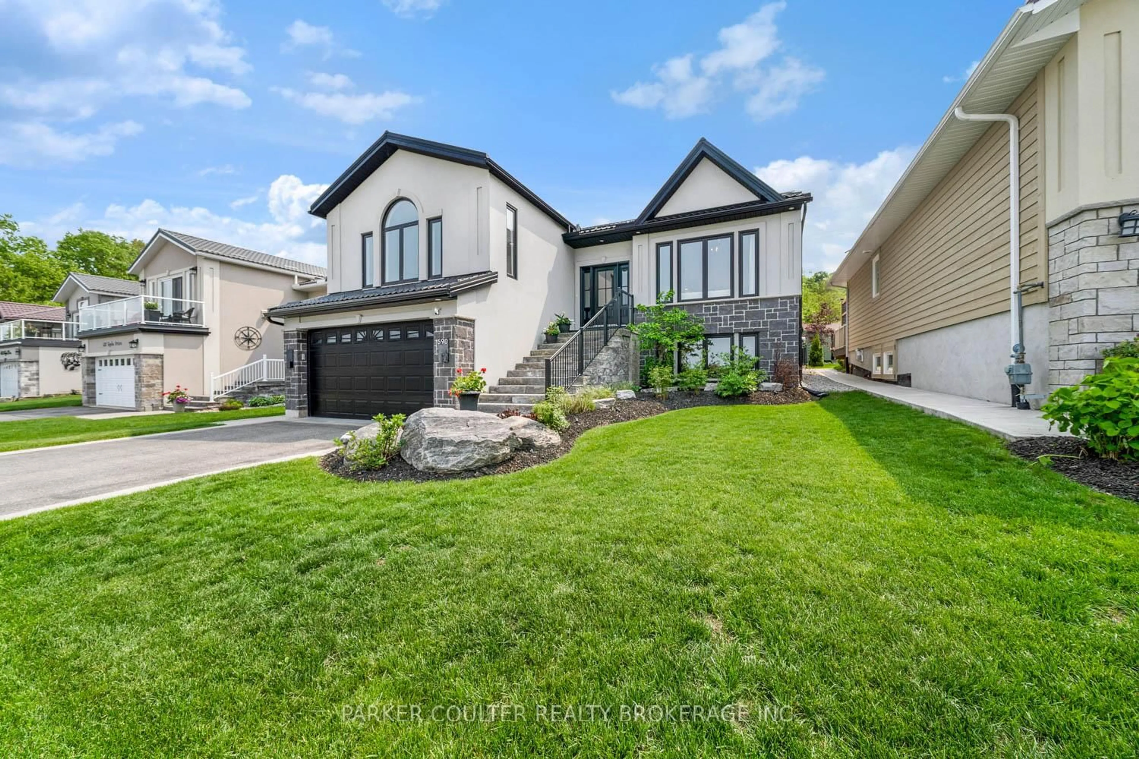 Home with vinyl exterior material, street for 590 Taylor Dr, Midland Ontario L4R 0E2