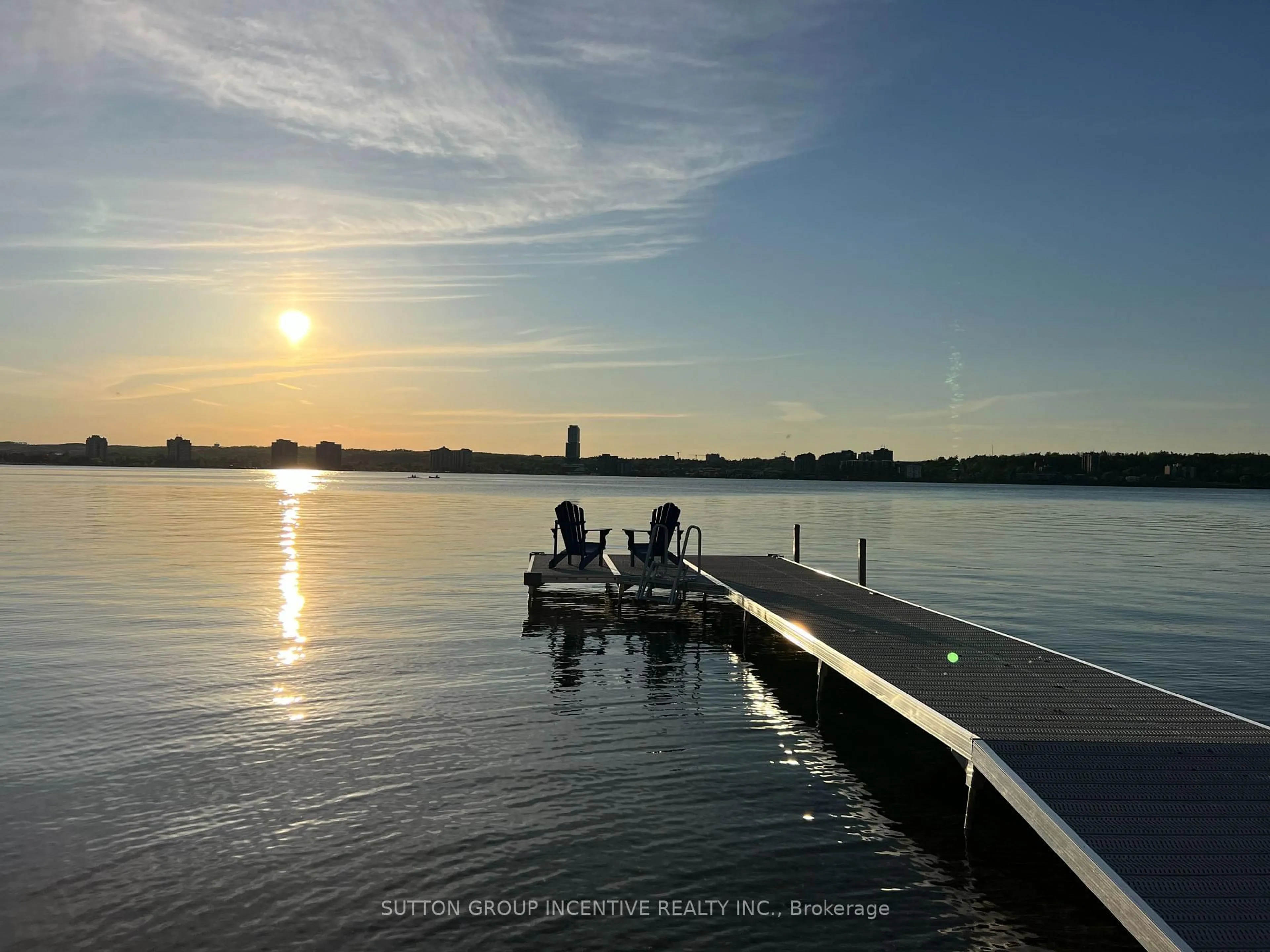 Blurry image for 36 White Oaks Rd, Barrie Ontario L4N 4B9
