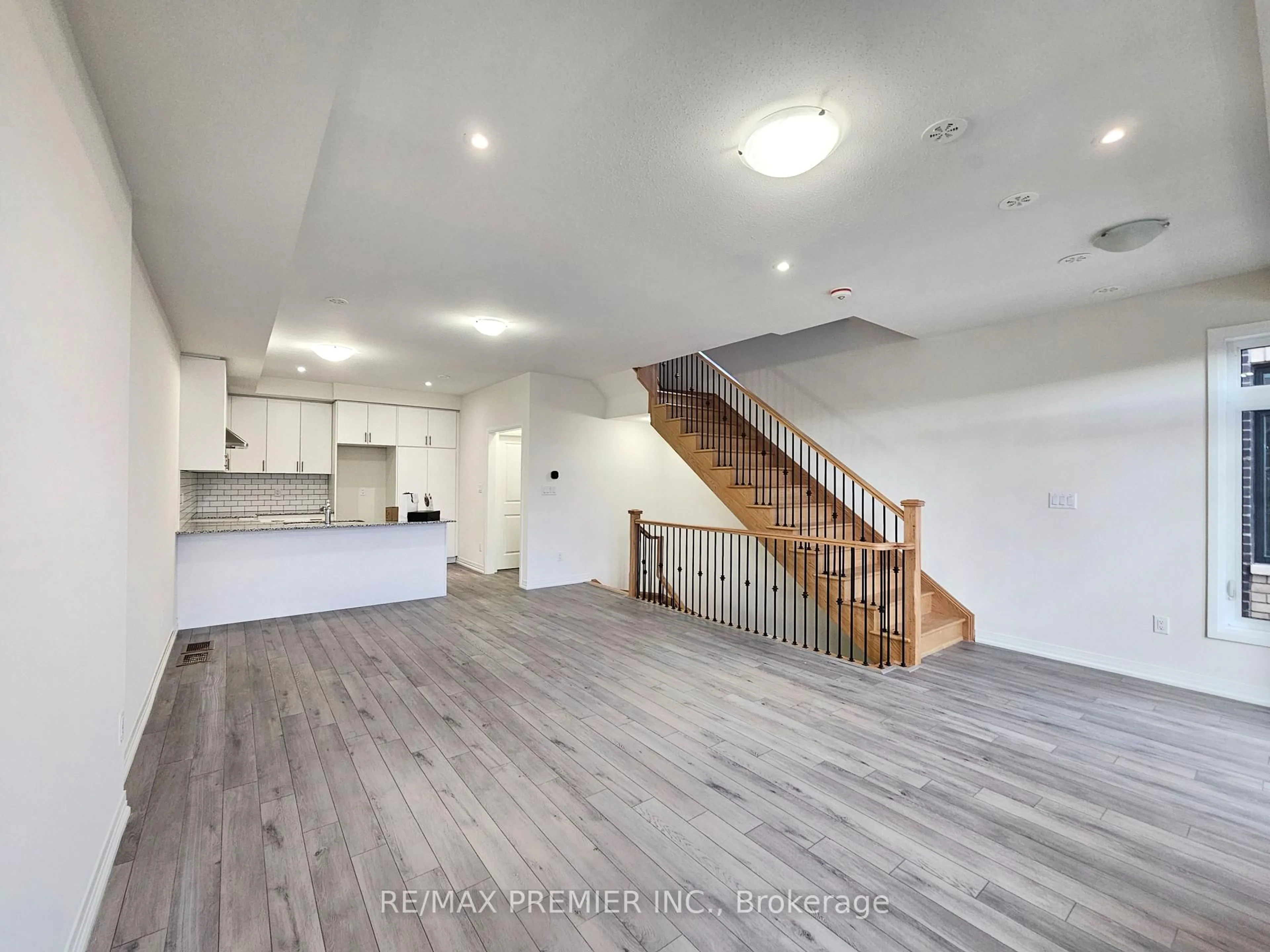 A pic of a room for 142 Turnberry Lane, Barrie Ontario L9J 0M3