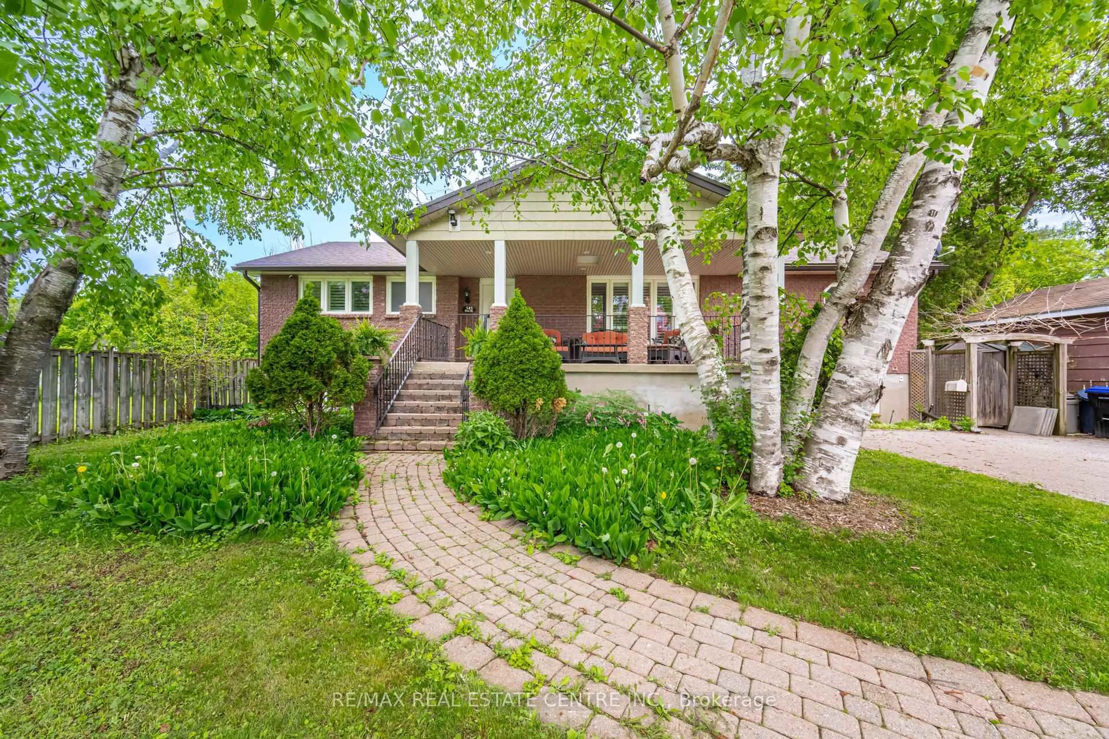 Home with brick exterior material, street for 141 Elm St, Collingwood Ontario L9Y 3J3