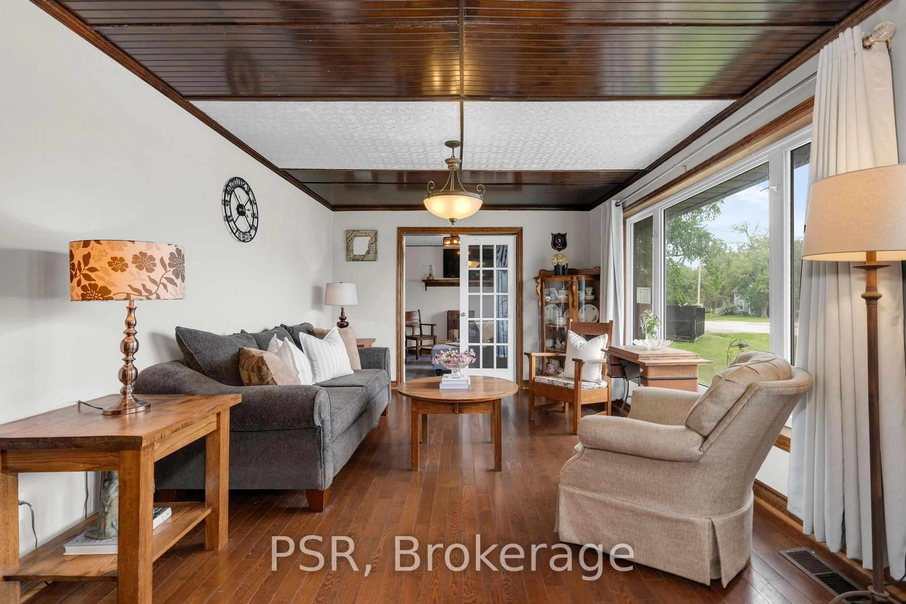 Living room with furniture, wood/laminate floor for 206 William St, Clearview Ontario L0M 1S0