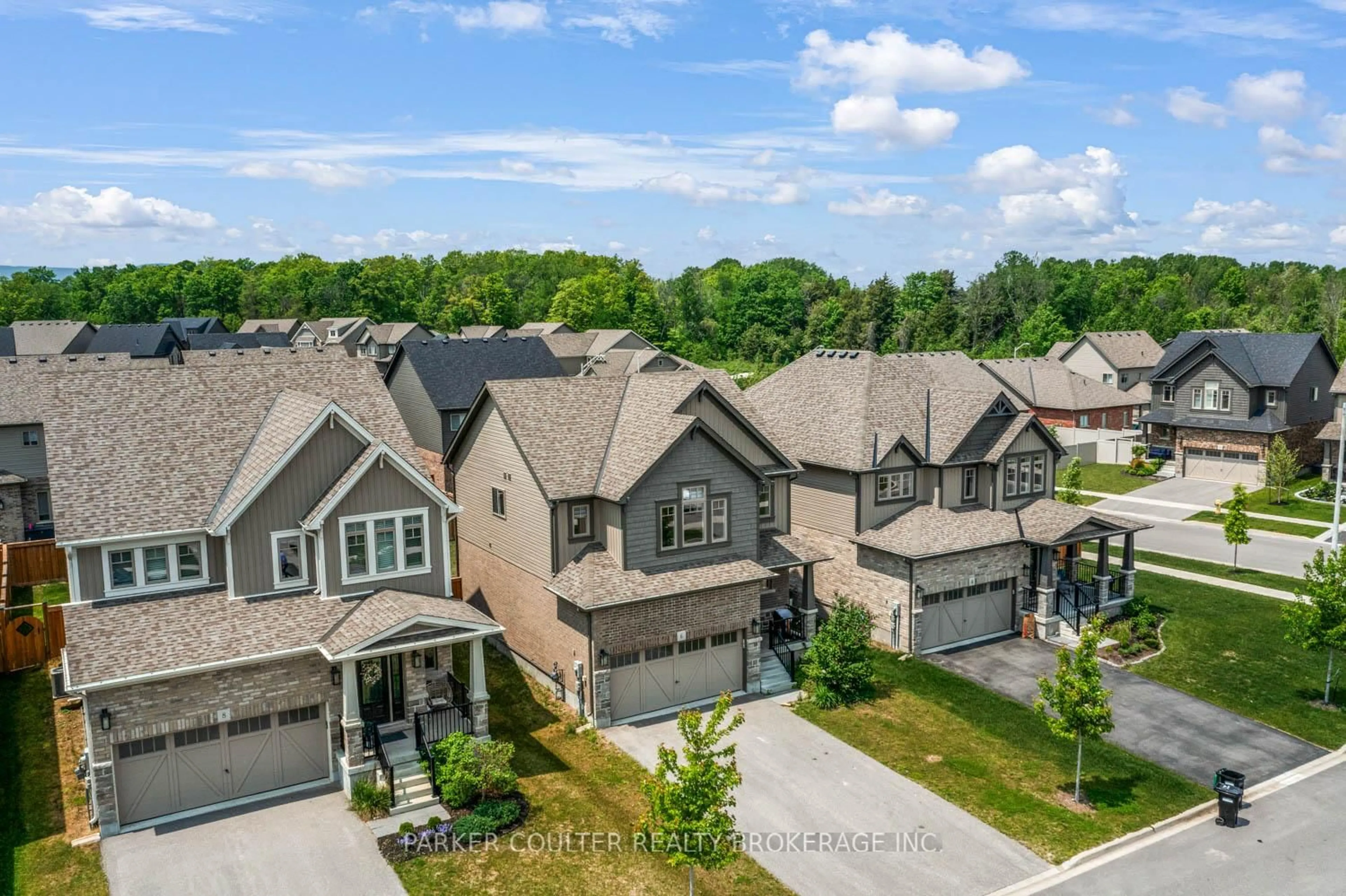 A pic from outside/outdoor area/front of a property/back of a property/a pic from drone, unknown for 6 Bassett St, Collingwood Ontario L9Y 3B7