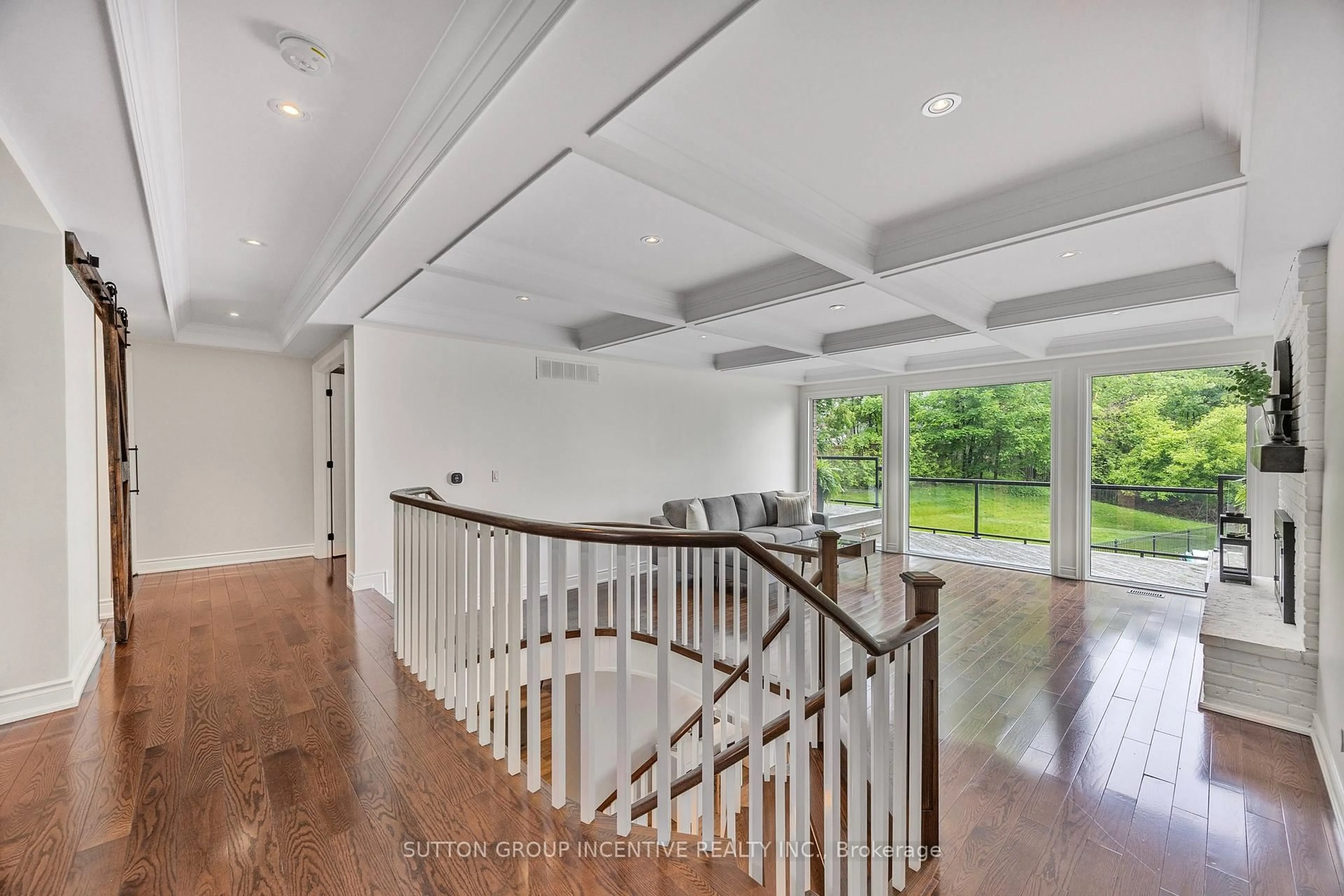 Indoor foyer for 214 Hickory Lane, Barrie Ontario L4N 4J8