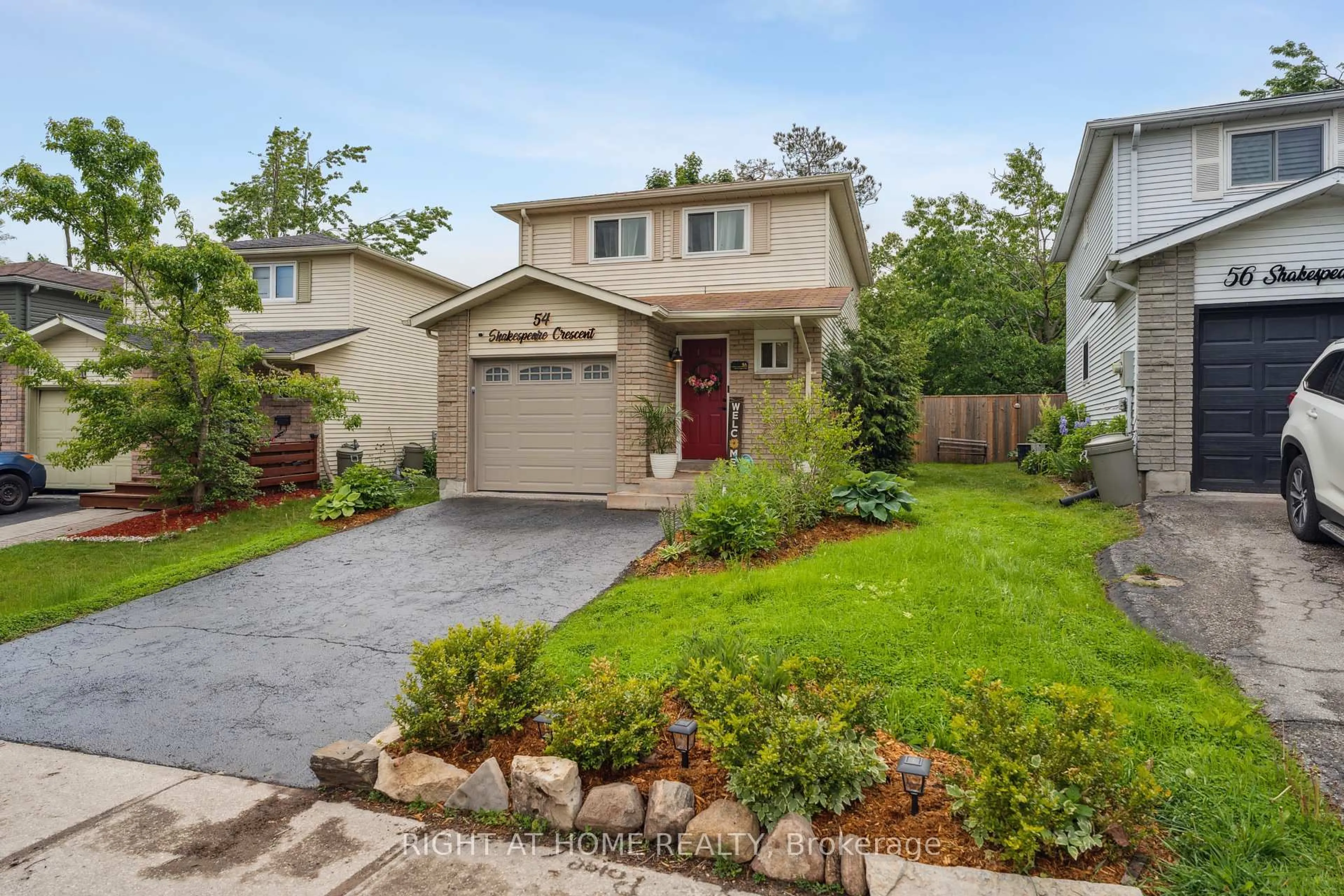 Unknown for 54 Shakespeare Cres, Barrie Ontario L4N 6C1