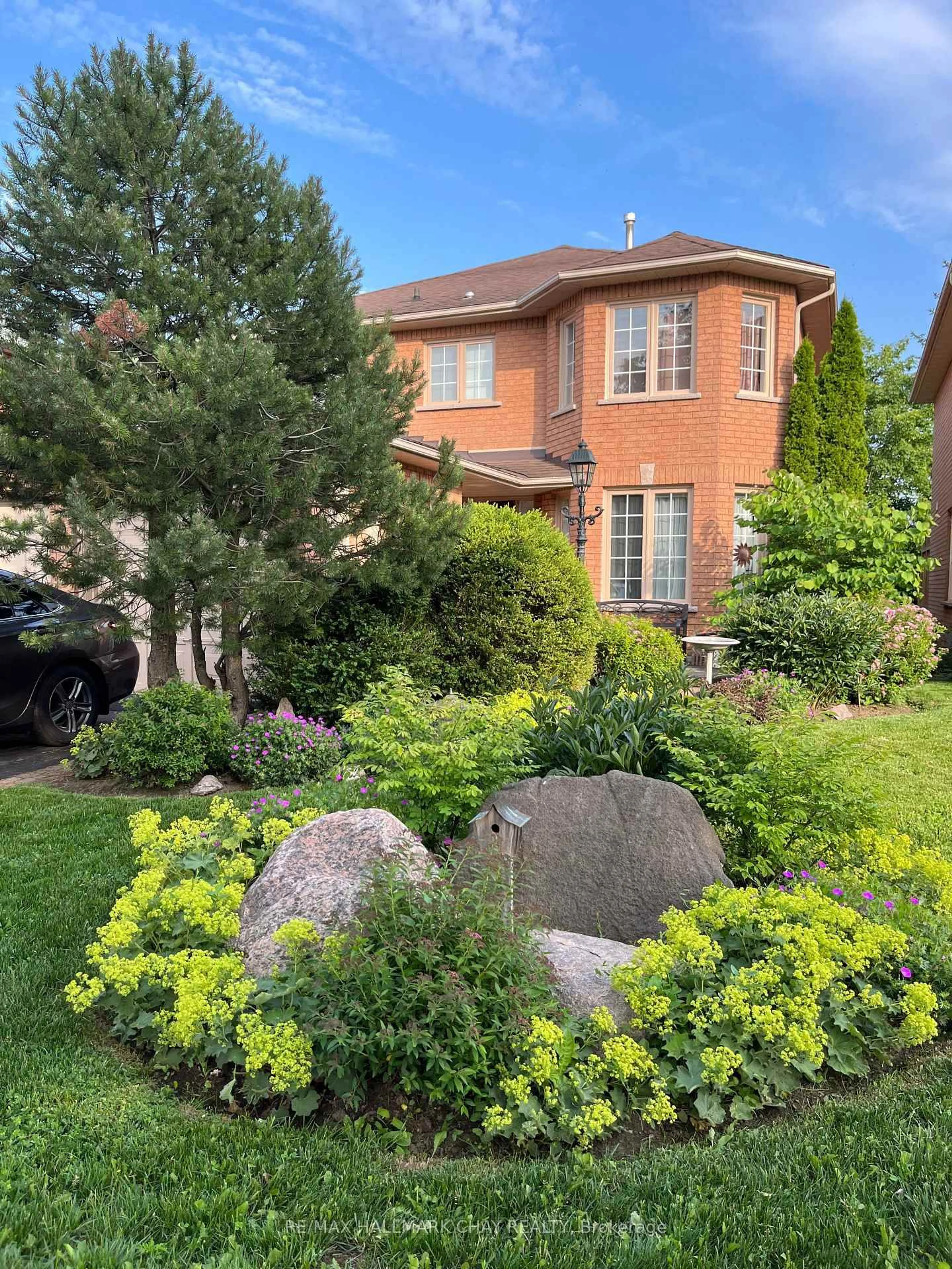 Home with brick exterior material, street for 47 Finlay Rd, Barrie Ontario L4N 7T7