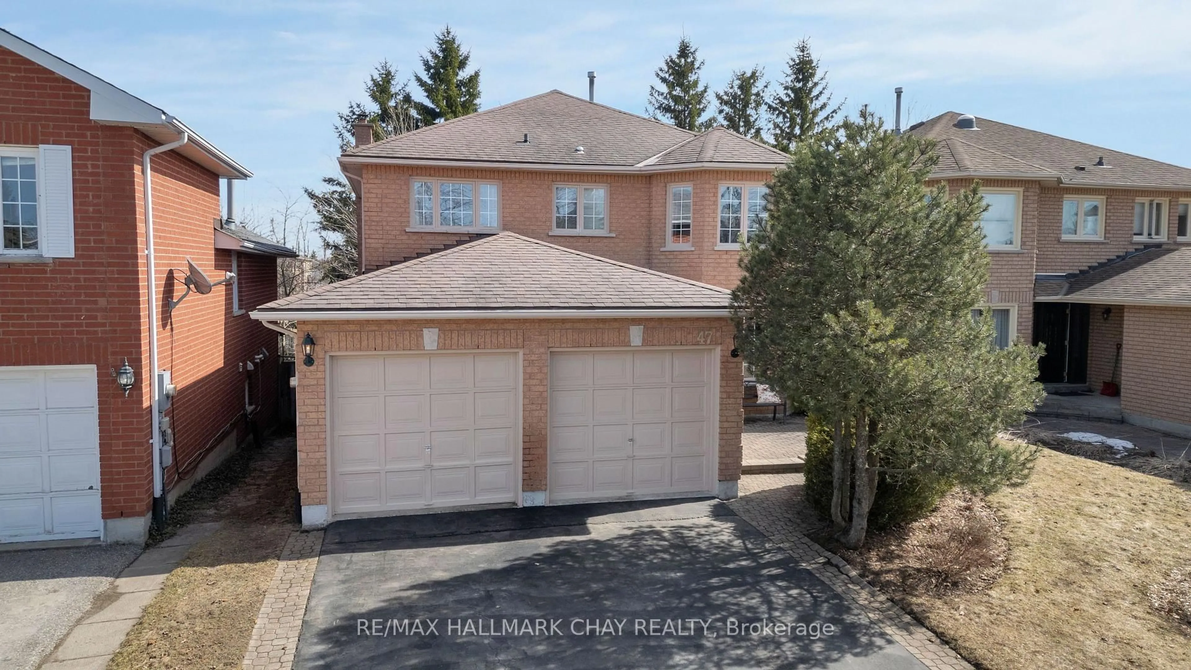 A pic from outside/outdoor area/front of a property/back of a property/a pic from drone, street for 47 Finlay Rd, Barrie Ontario L4N 7T7