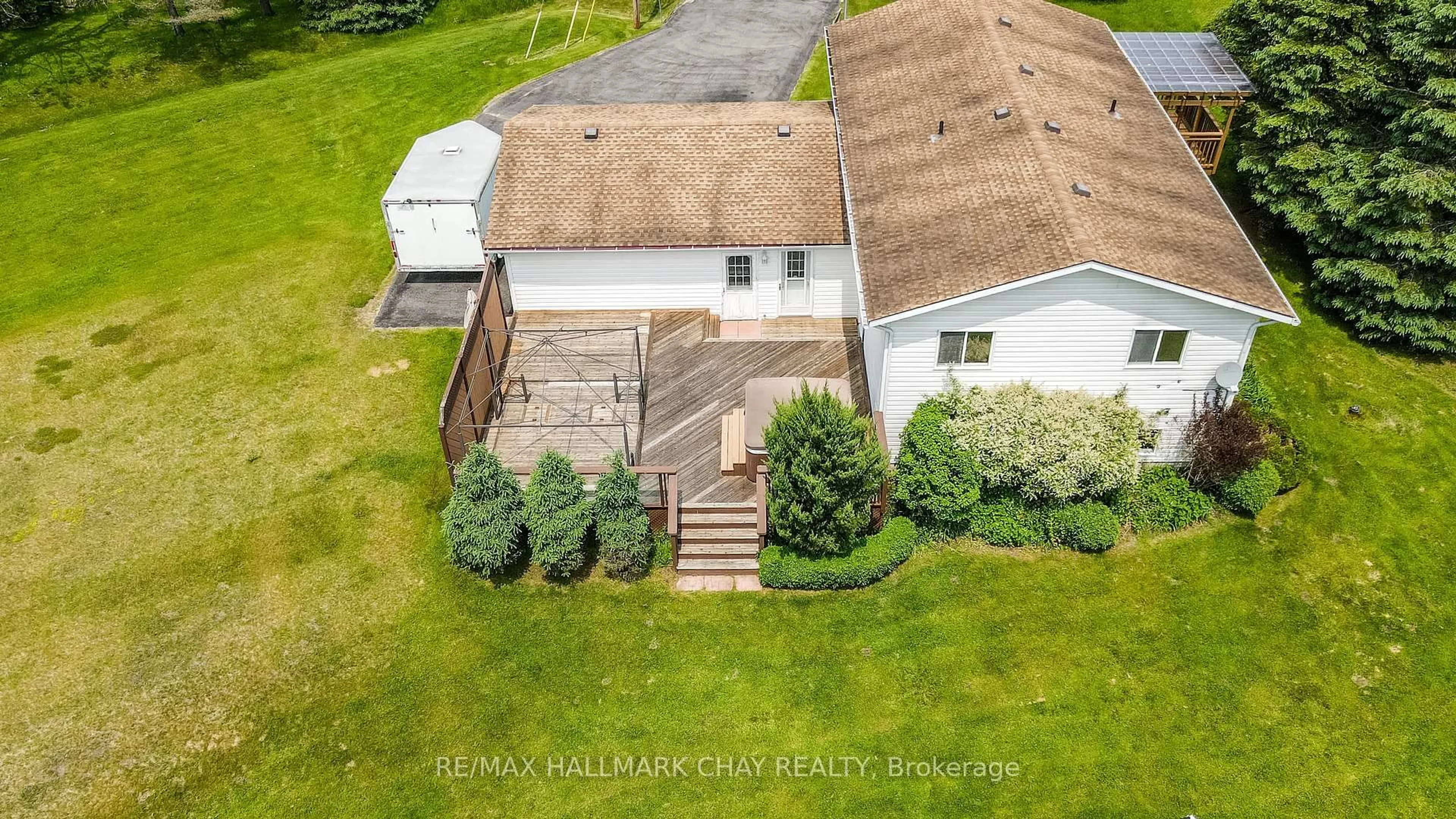 A pic from outside/outdoor area/front of a property/back of a property/a pic from drone, unknown for 19 Crystalwood Lane, Springwater Ontario L0L 1X0