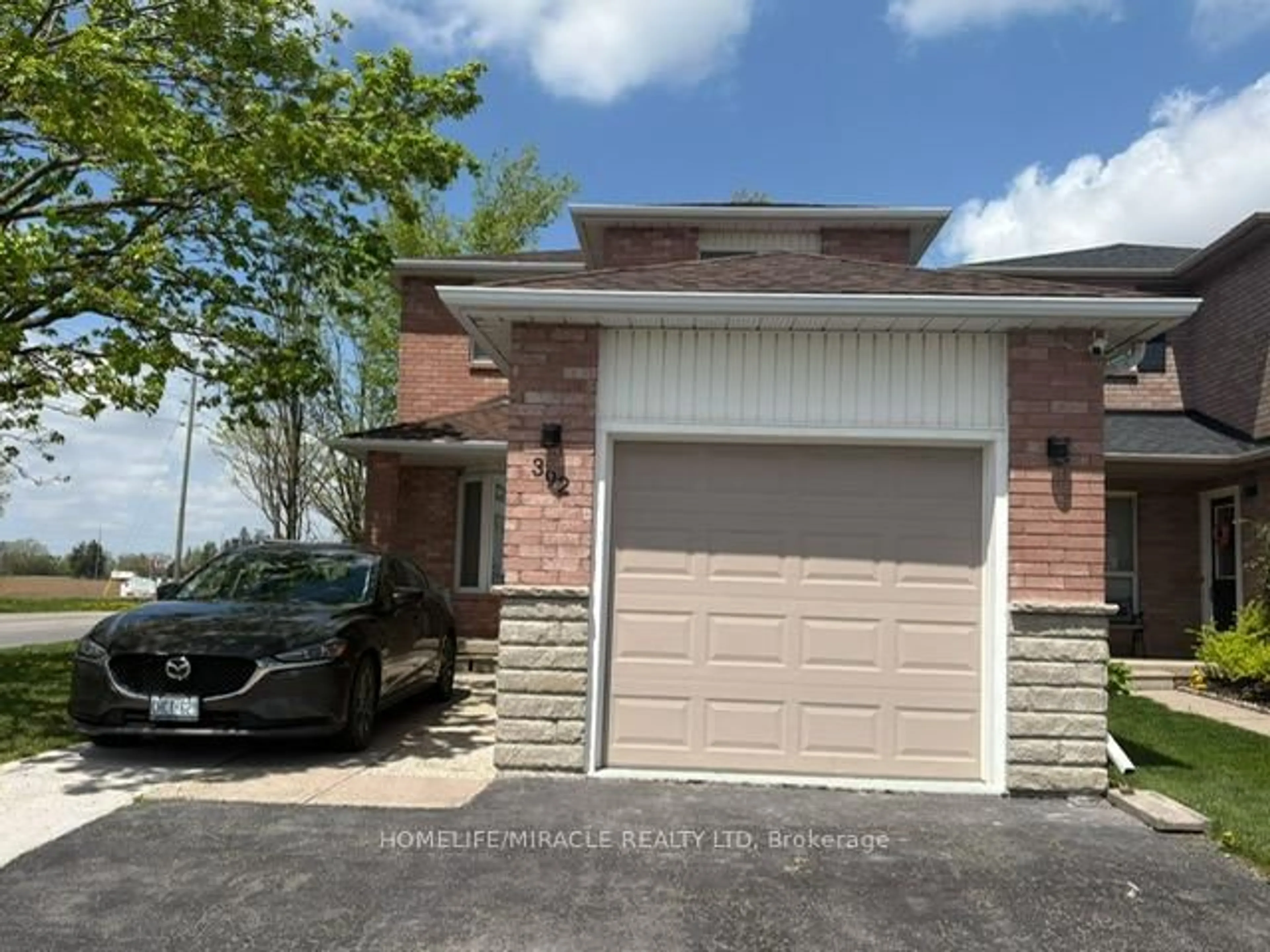 Indoor garage for 392 Livingstone St, Barrie Ontario L4N 7M9