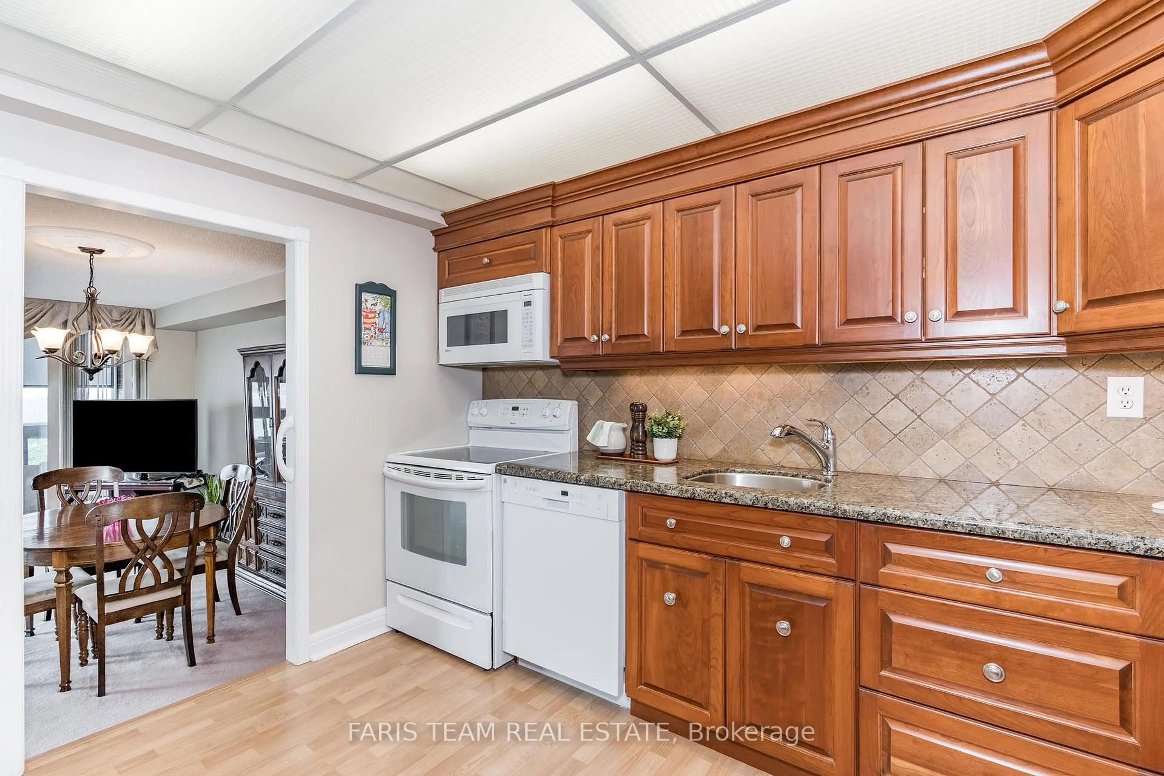 Standard kitchen, unknown for 181 Collier St #1006, Barrie Ontario L4M 5L6
