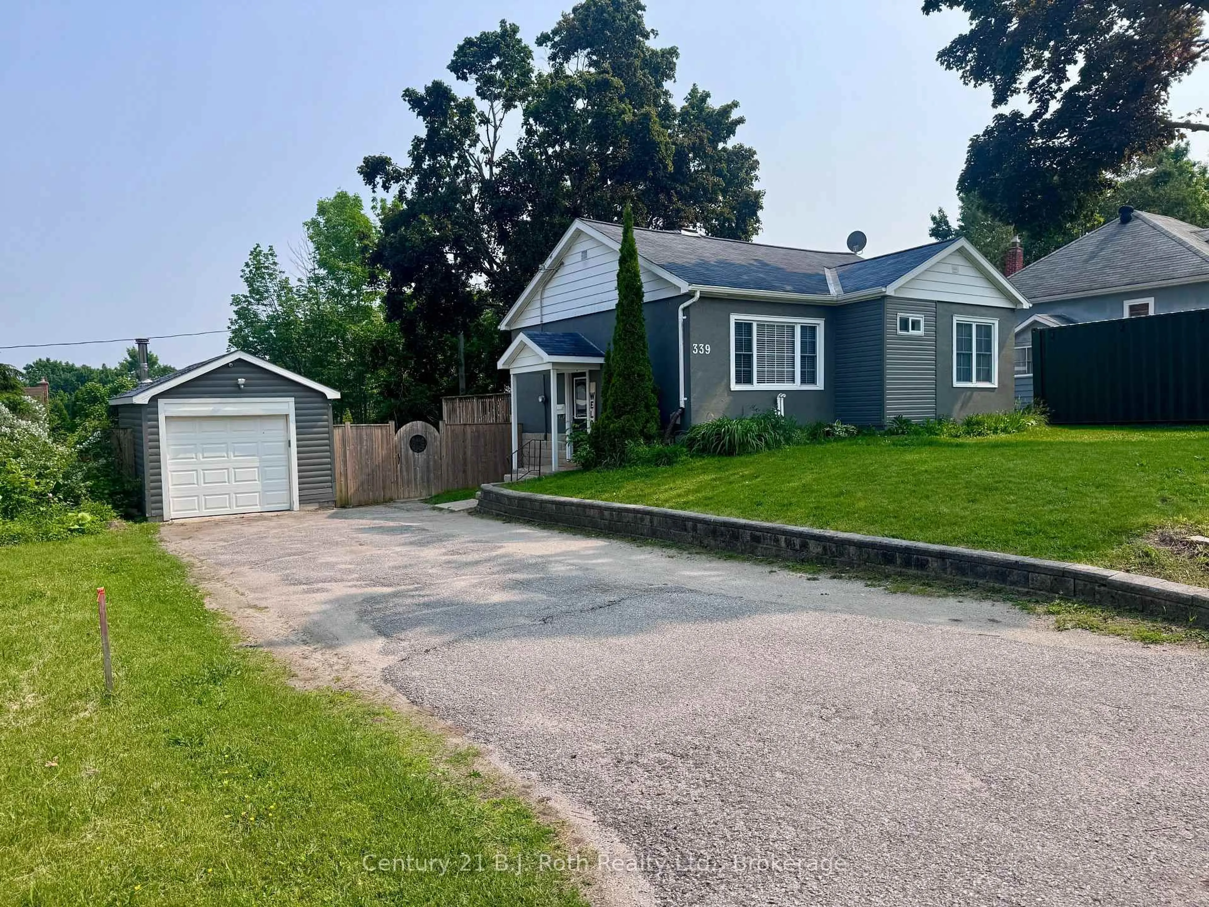A pic from outside/outdoor area/front of a property/back of a property/a pic from drone, street for 339 Linwood Ave, Orillia Ontario L3V 2W8