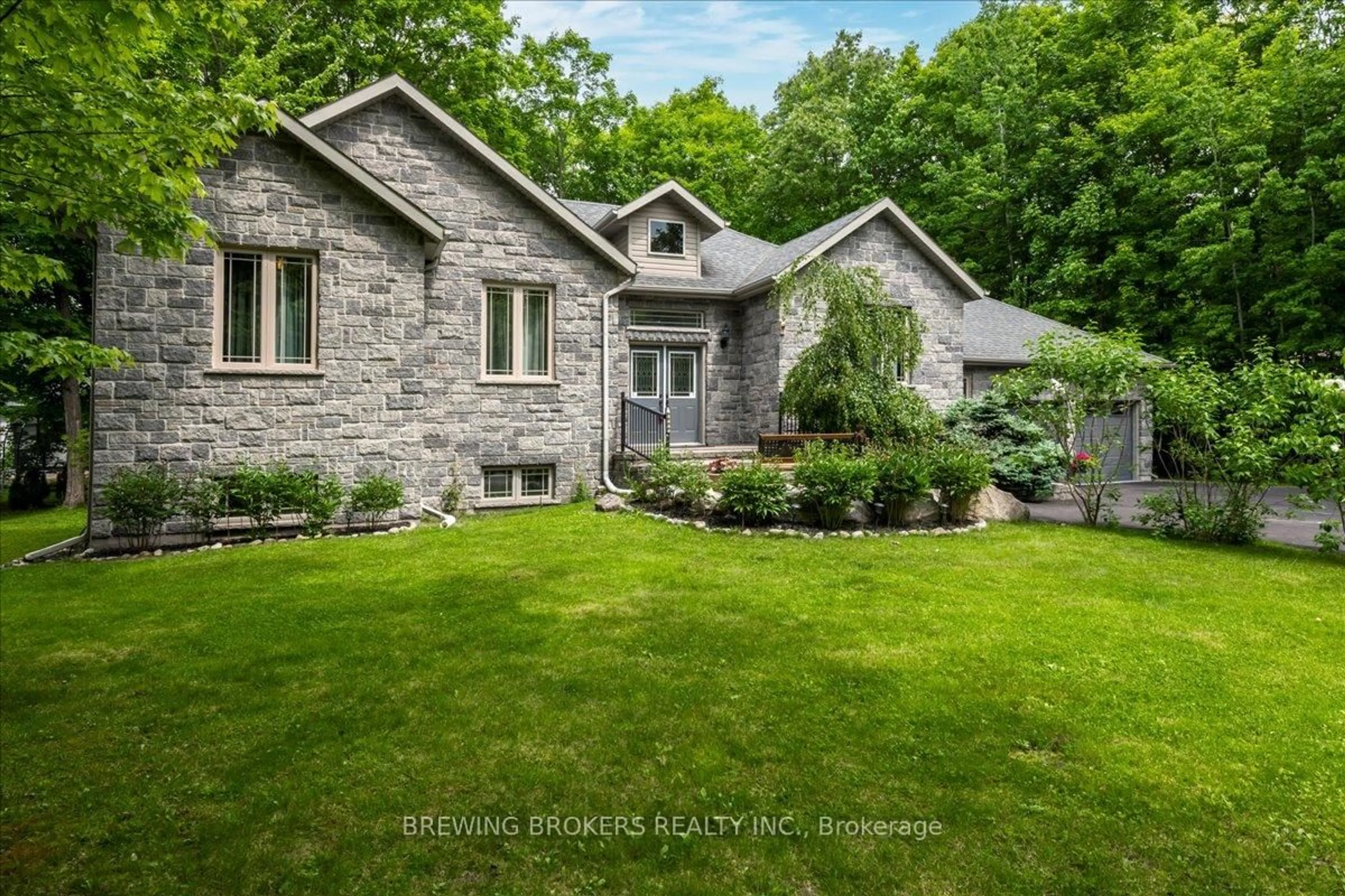 Home with brick exterior material, unknown for 79 Forest Circ, Tiny Ontario L9M 0H4