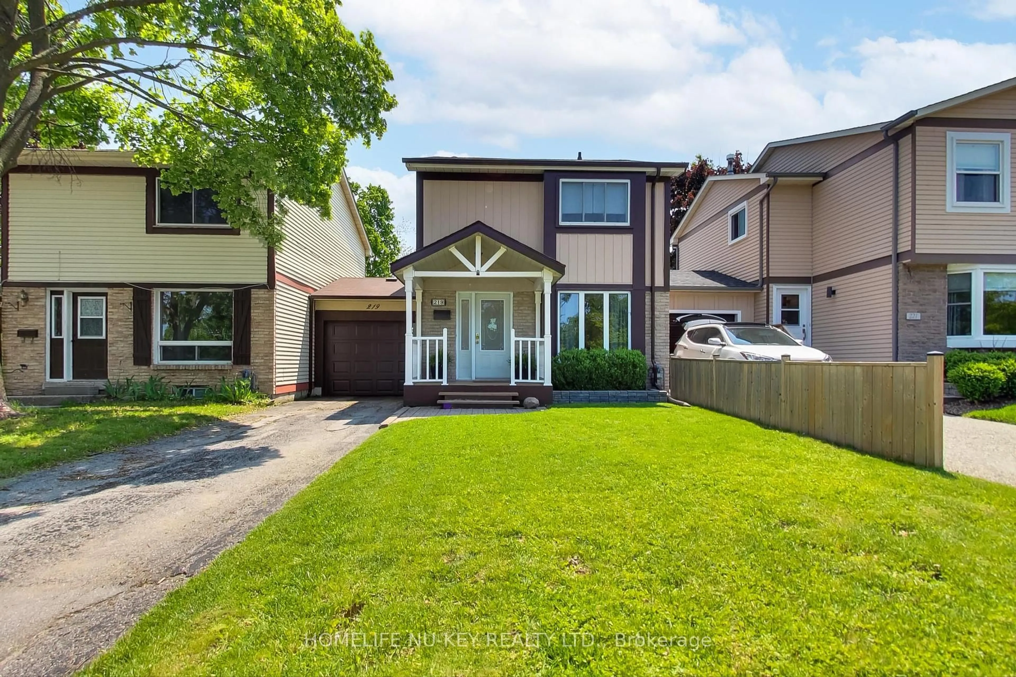 A pic from outside/outdoor area/front of a property/back of a property/a pic from drone, street for 219 Cundles Rd, Barrie Ontario L4N 4V2