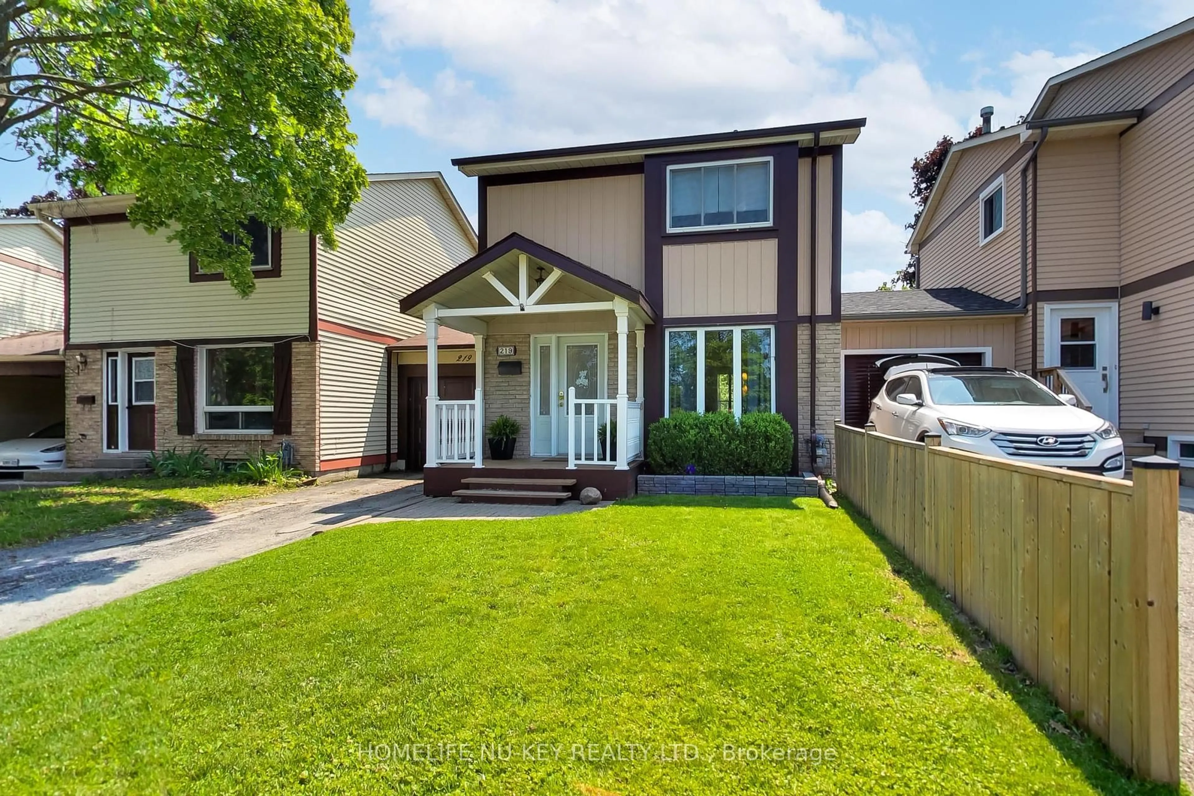 A pic from outside/outdoor area/front of a property/back of a property/a pic from drone, street for 219 Cundles Rd, Barrie Ontario L4N 4V2