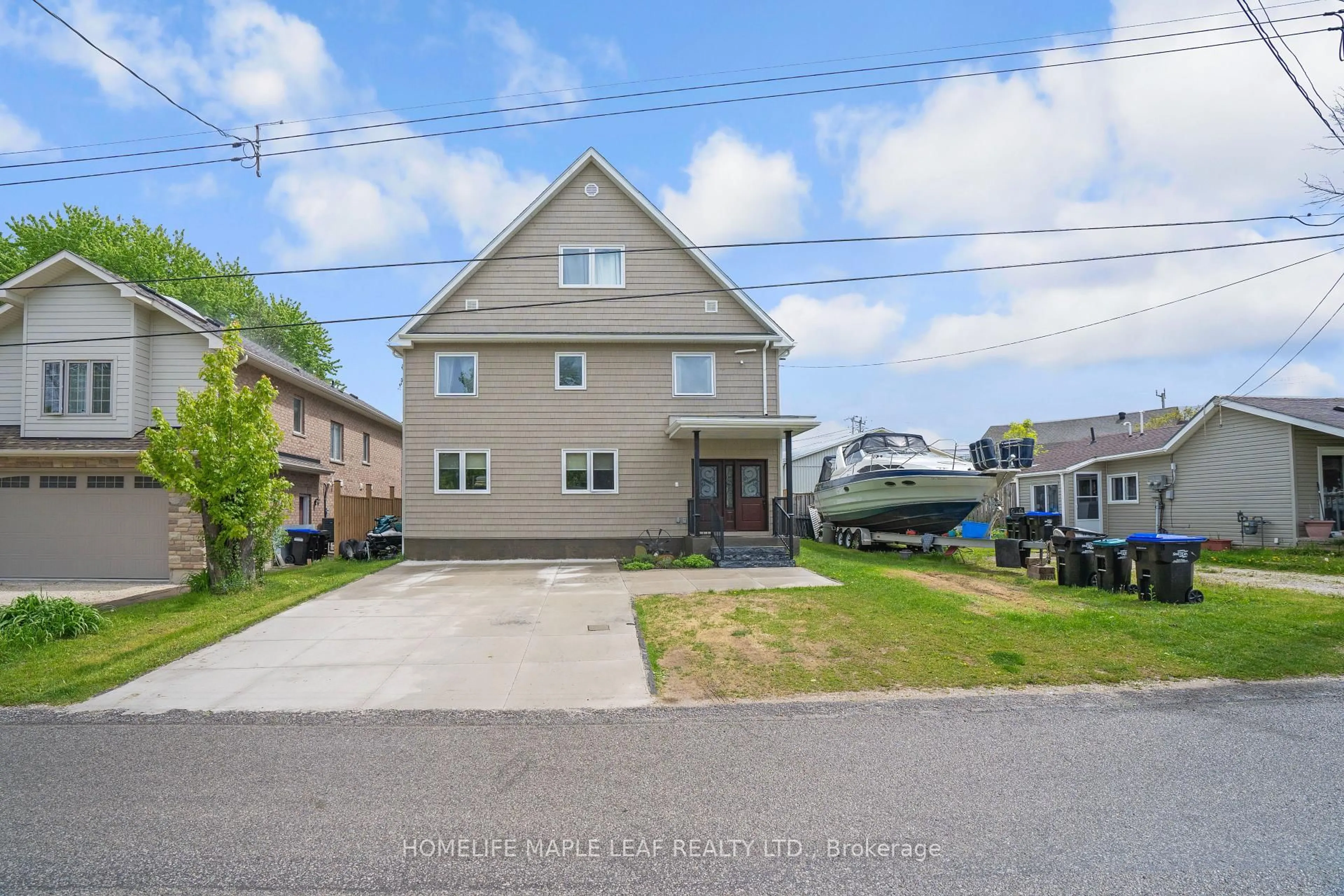 A pic from outside/outdoor area/front of a property/back of a property/a pic from drone, street for 17 Middlebrook Rd, Wasaga Beach Ontario L9Z 2Y6