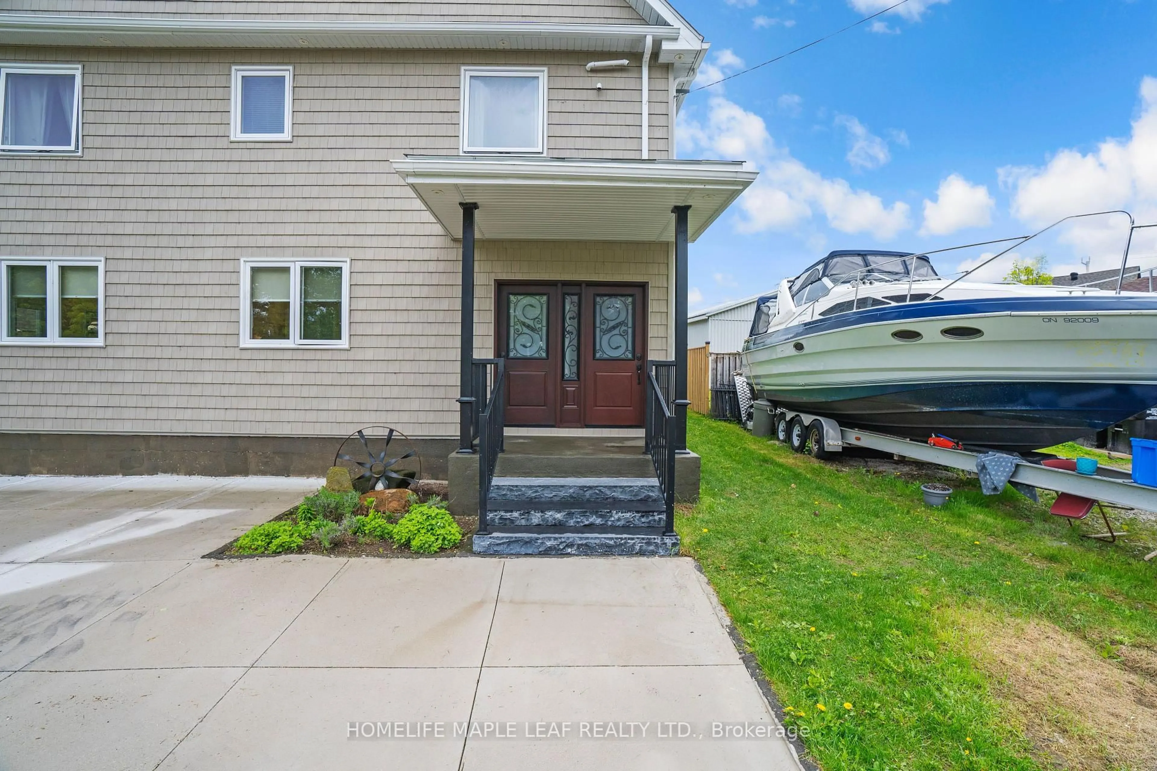 Home with vinyl exterior material, water/lake/river/ocean view for 17 Middlebrook Rd, Wasaga Beach Ontario L9Z 2Y6