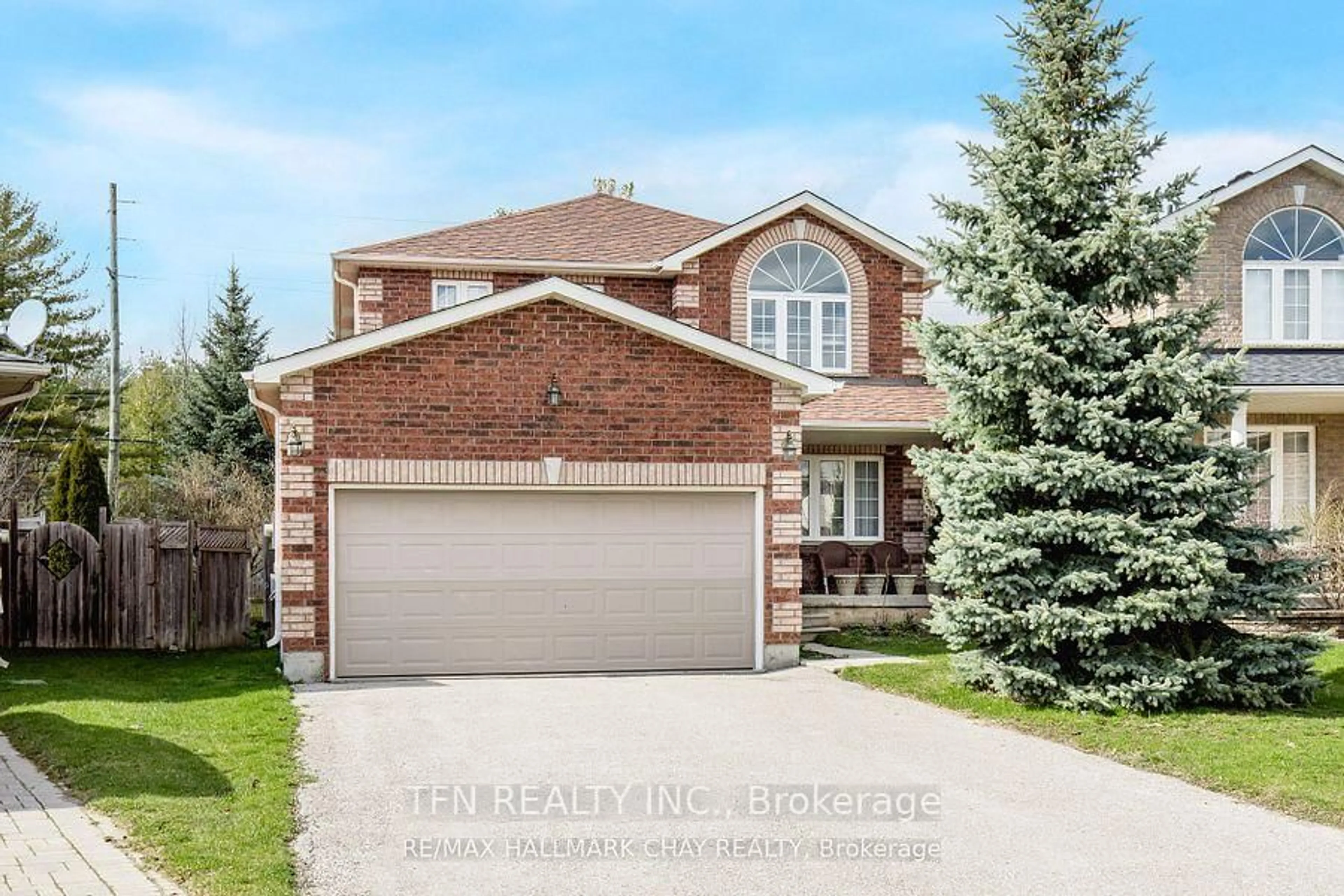 Home with brick exterior material, street for 34 Balmoral Pl, Barrie Ontario L4N 0Y9